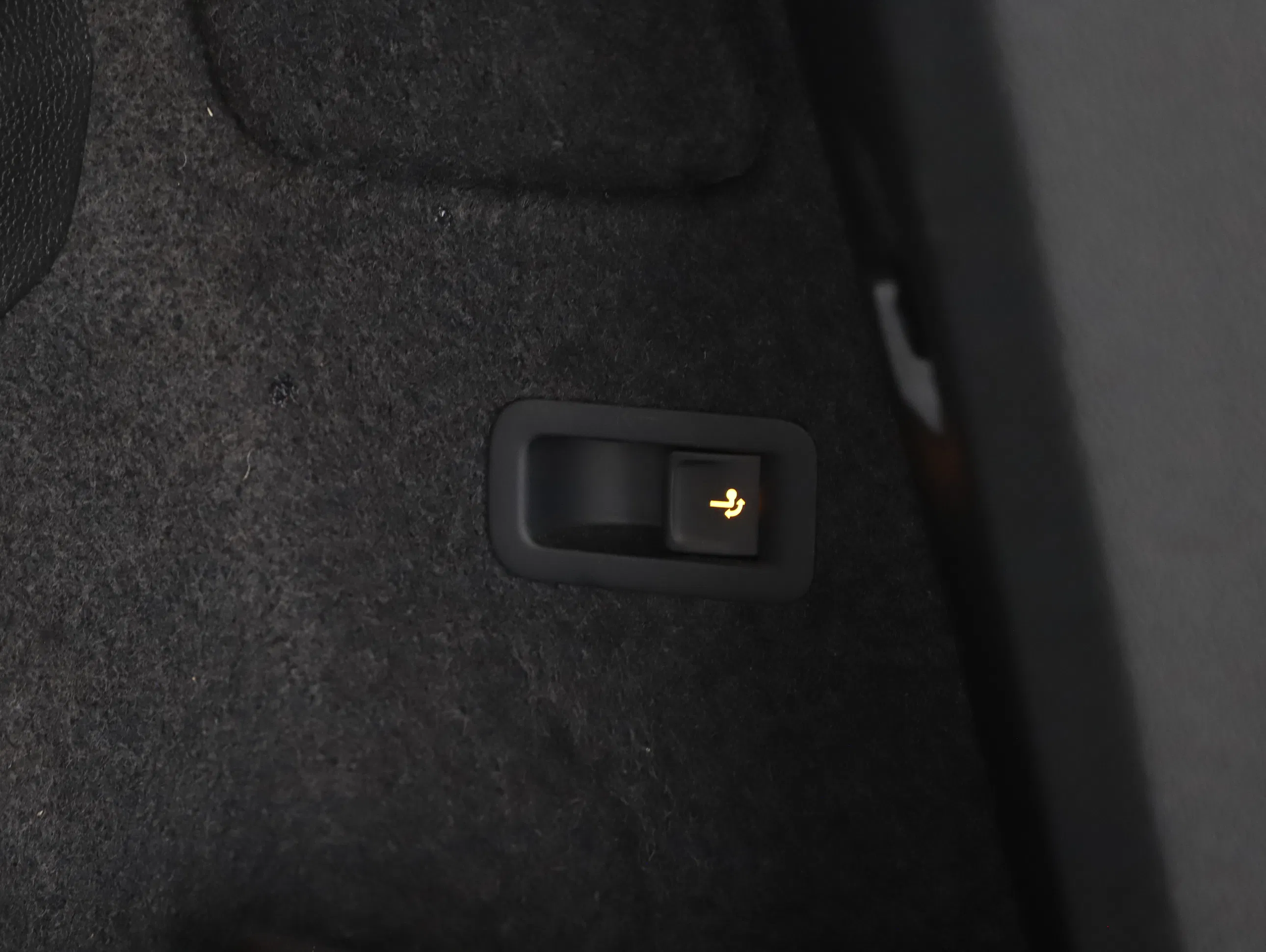 Skoda Karoq 2.0 TDI Ambition | Bild 10 von 28