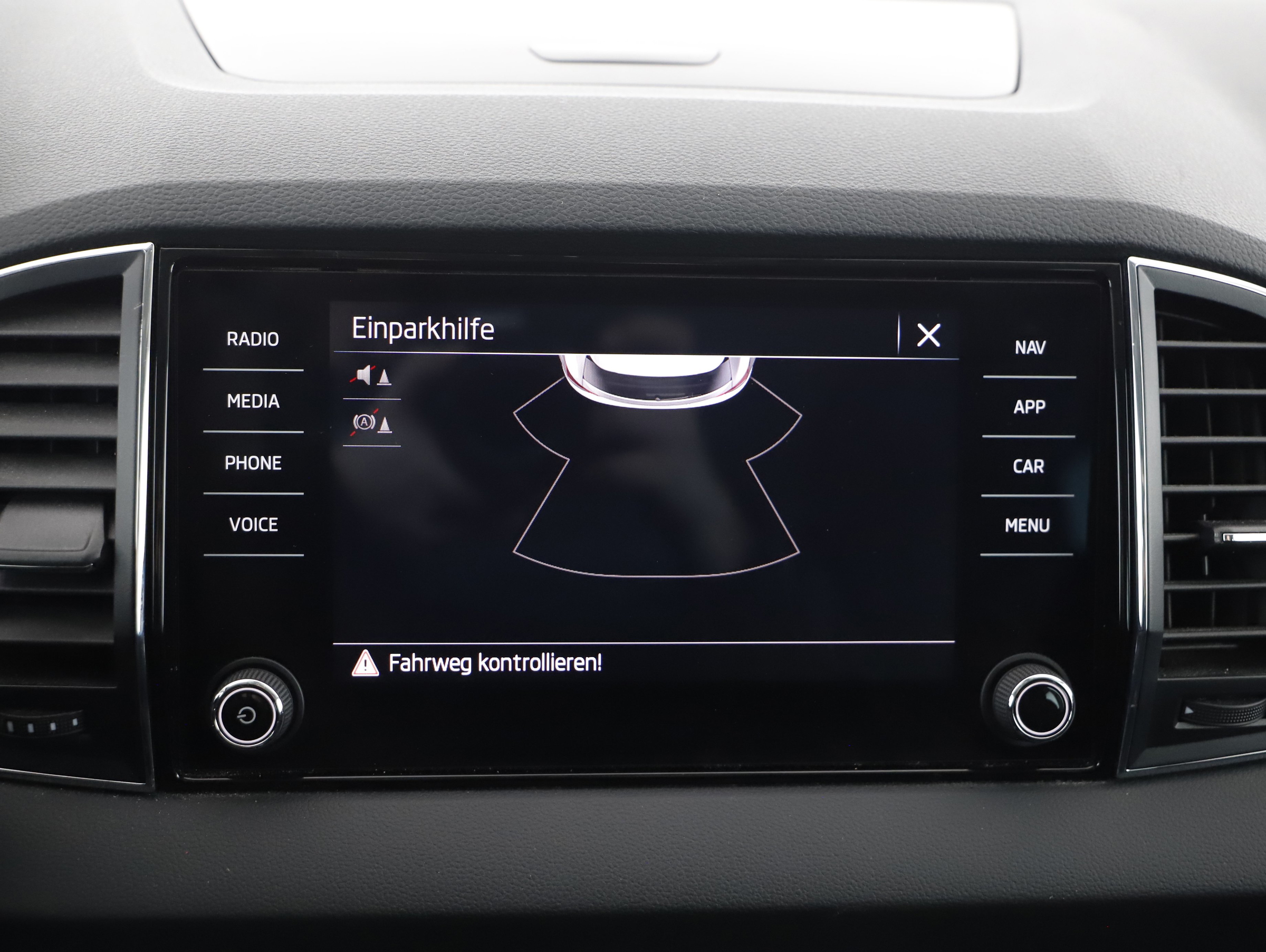 Skoda Karoq 2.0 TDI | Bild 17 von 21