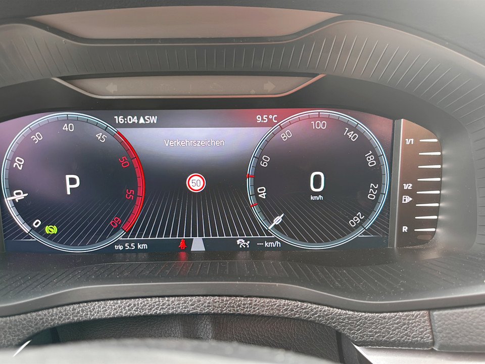 Skoda Karoq 2.0 TDI Amb. DSG | Thumbnail 12 von 16