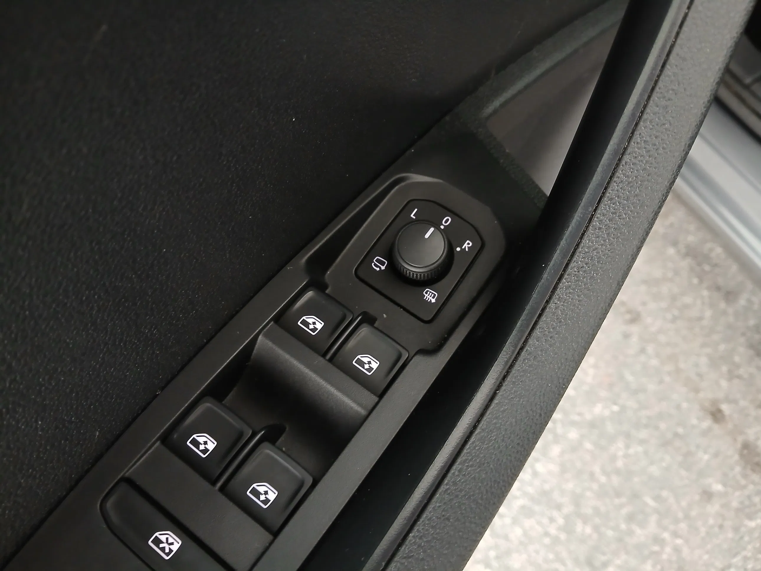 Skoda Karoq 2.0 TDI Ambition | Bild 12 von 31