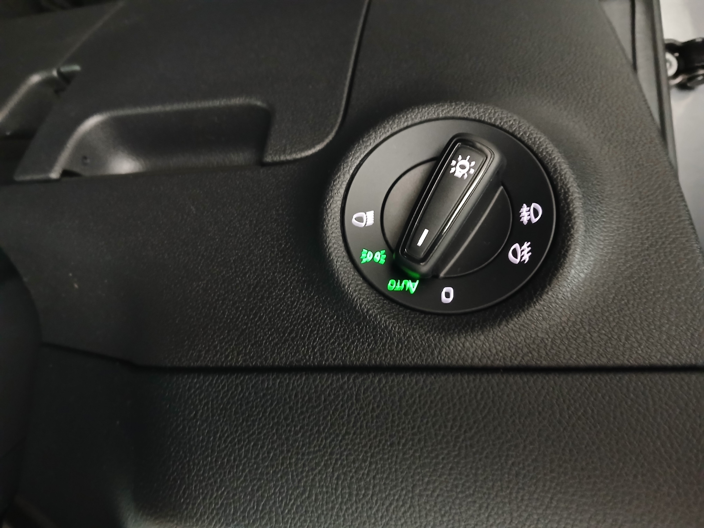 Skoda Karoq 2.0 TDI Ambition | Bild 13 von 31