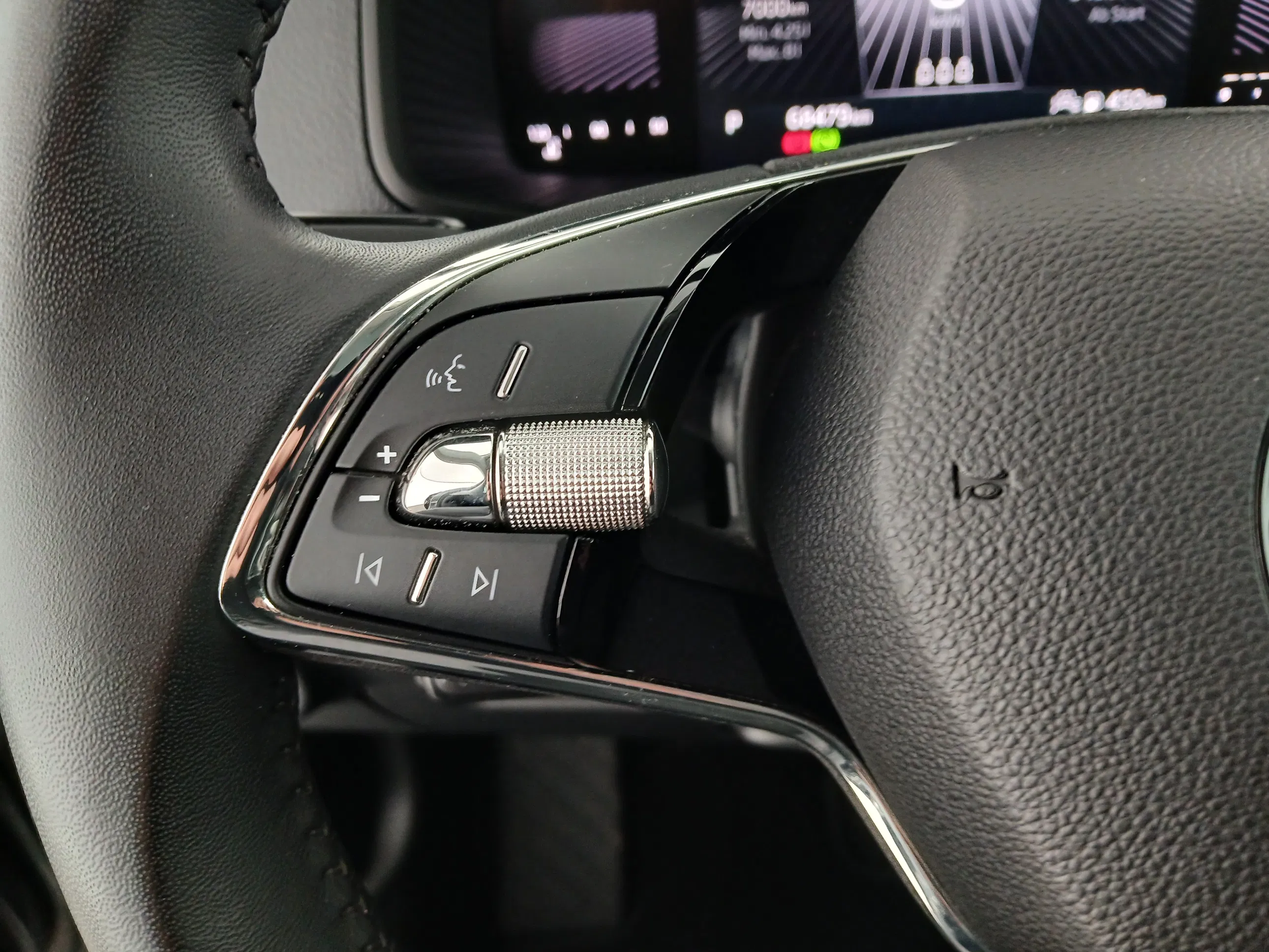 Skoda Karoq 2.0 TDI Ambition | Bild 17 von 31