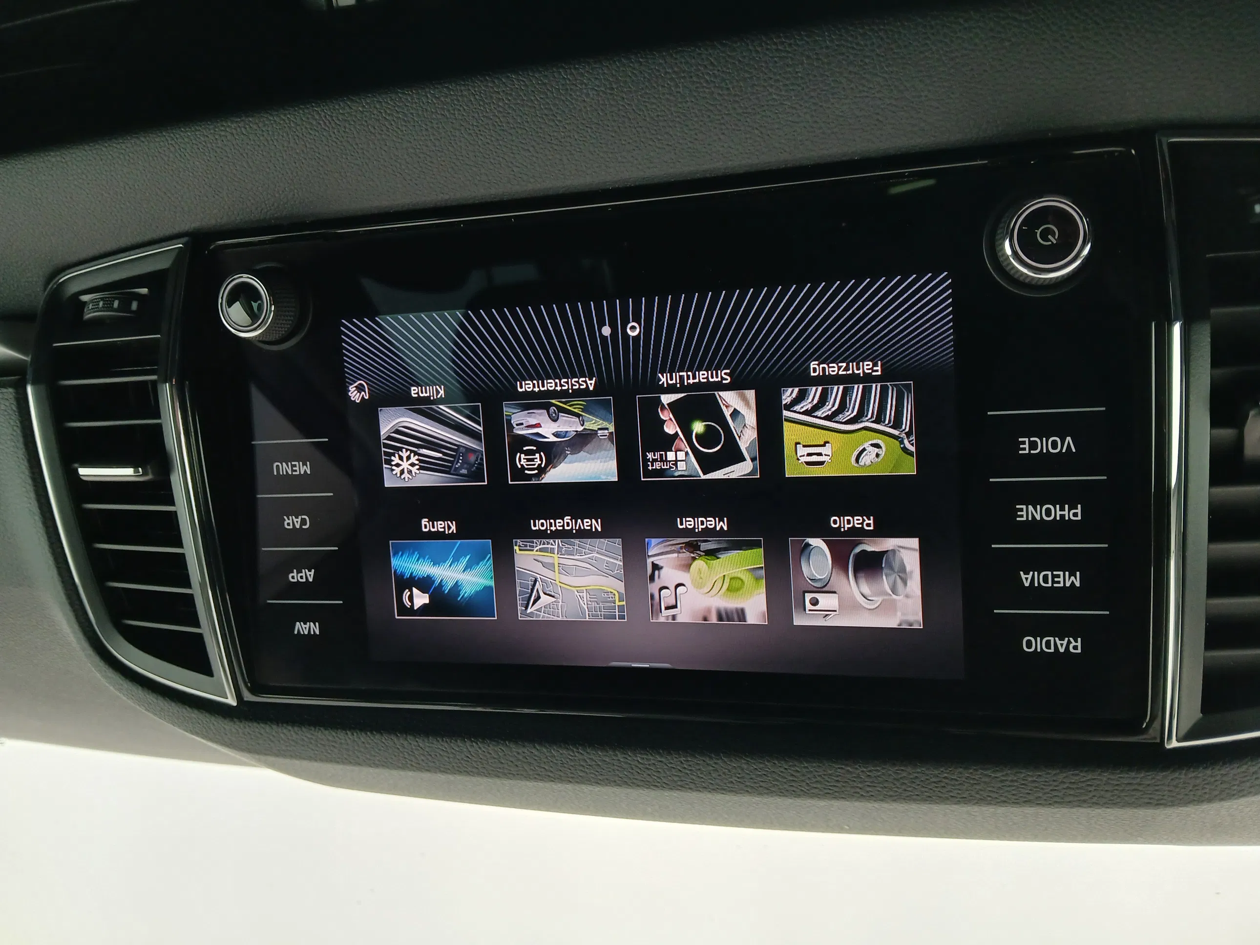 Skoda Karoq 2.0 TDI Ambition | Bild 21 von 31