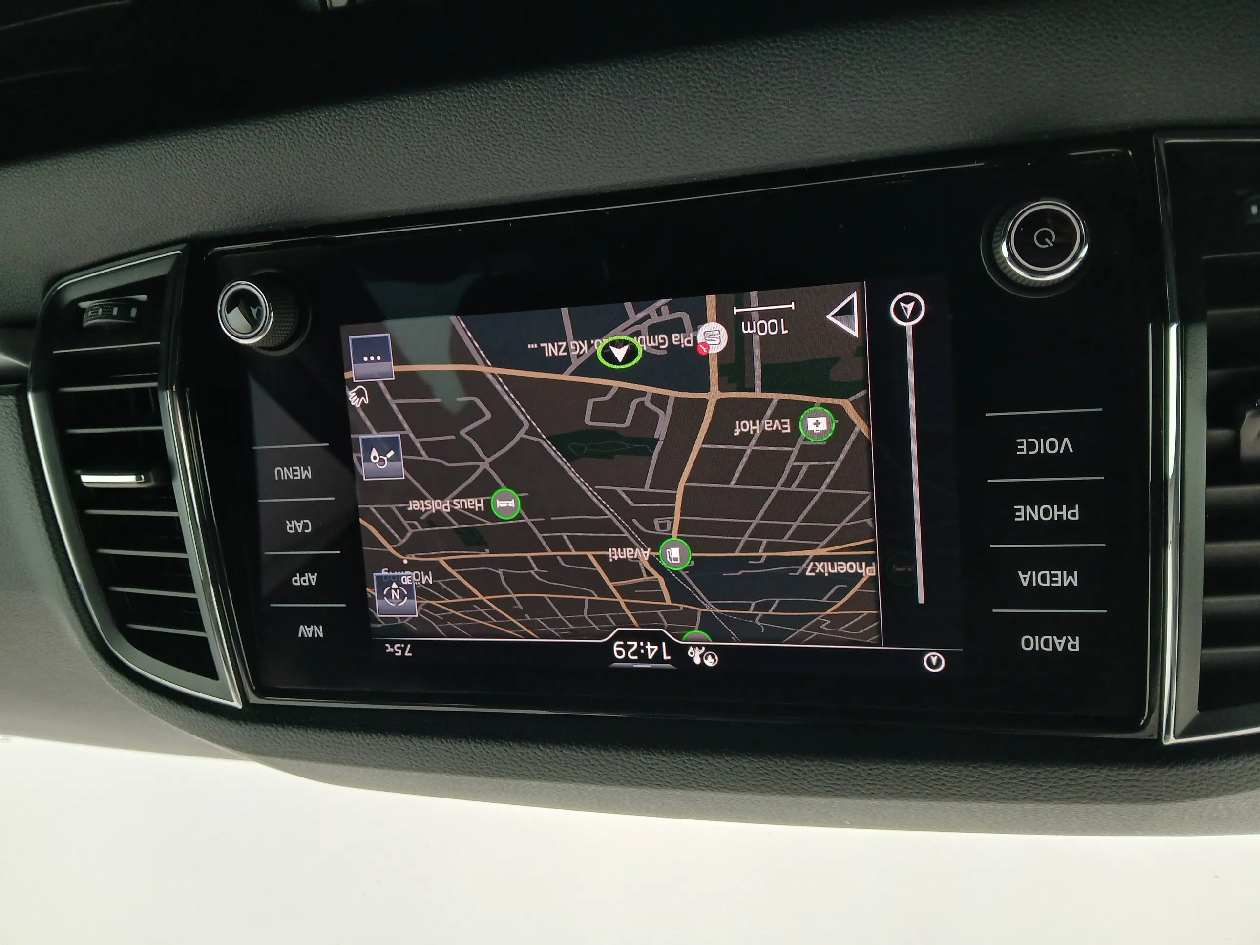 Skoda Karoq 2.0 TDI Ambition | Bild 24 von 31