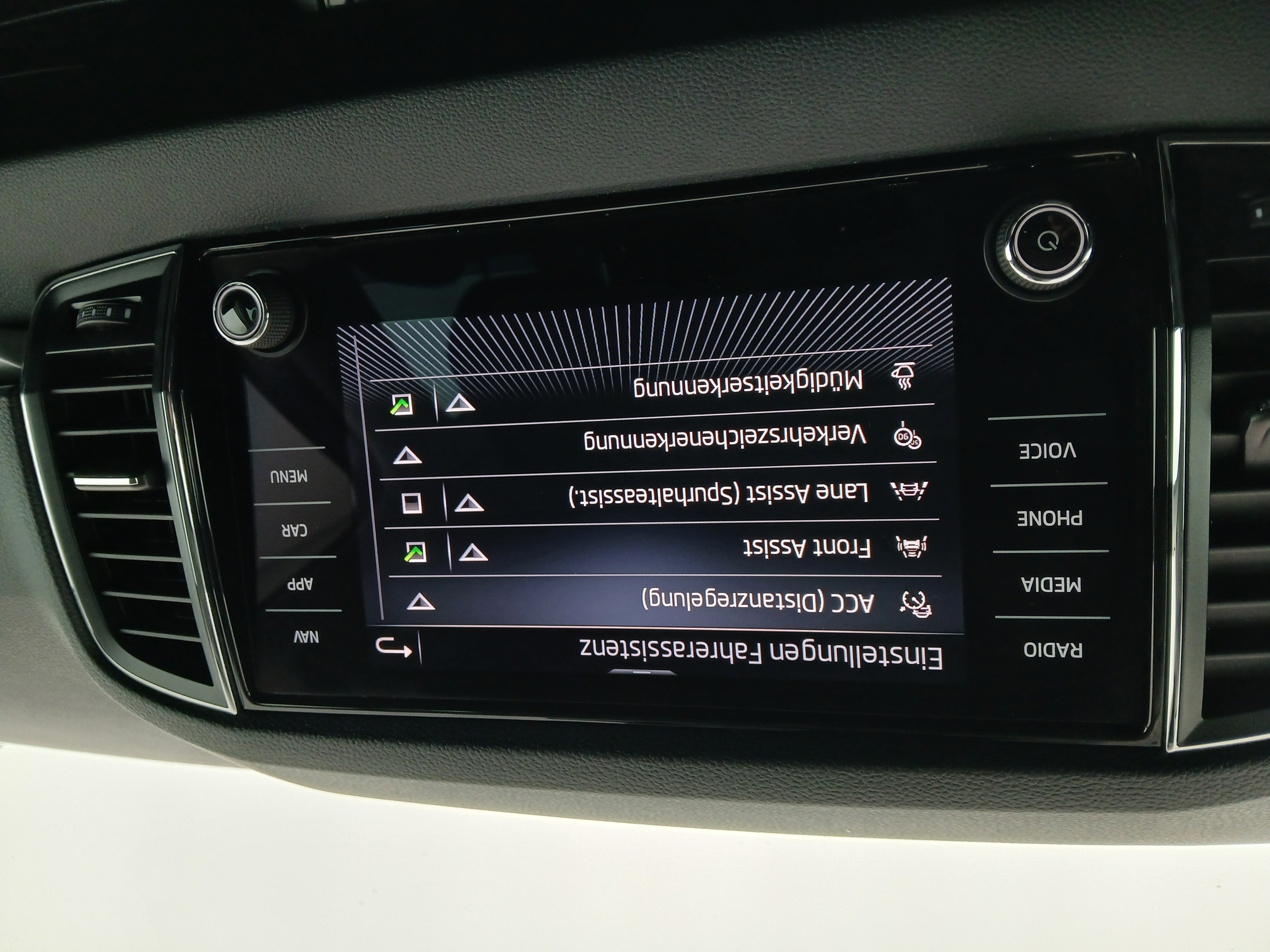 Skoda Karoq 2.0 TDI Ambition | Bild 25 von 31