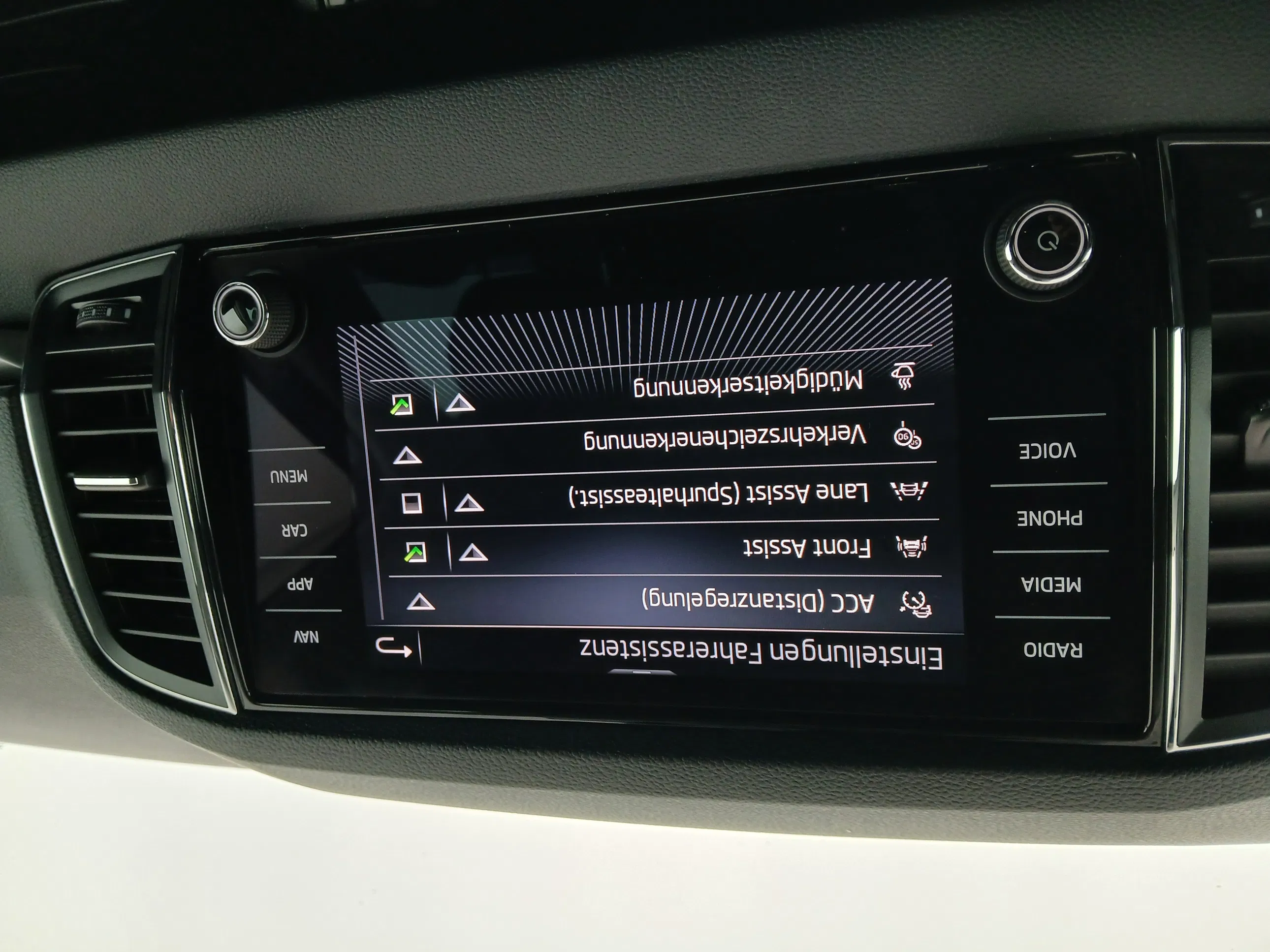 Skoda Karoq 2.0 TDI Ambition | Bild 25 von 31