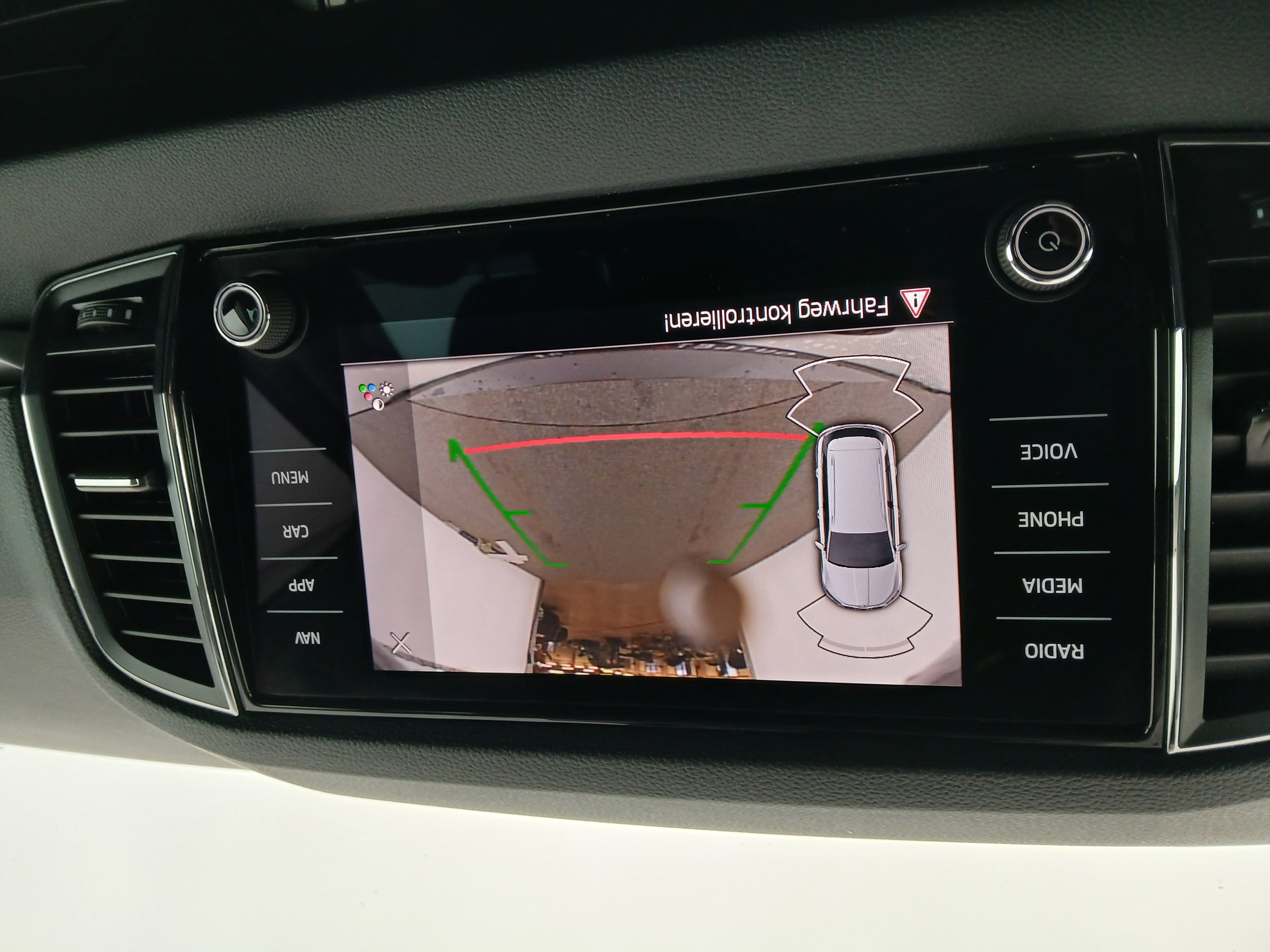 Skoda Karoq 2.0 TDI Ambition | Bild 26 von 31