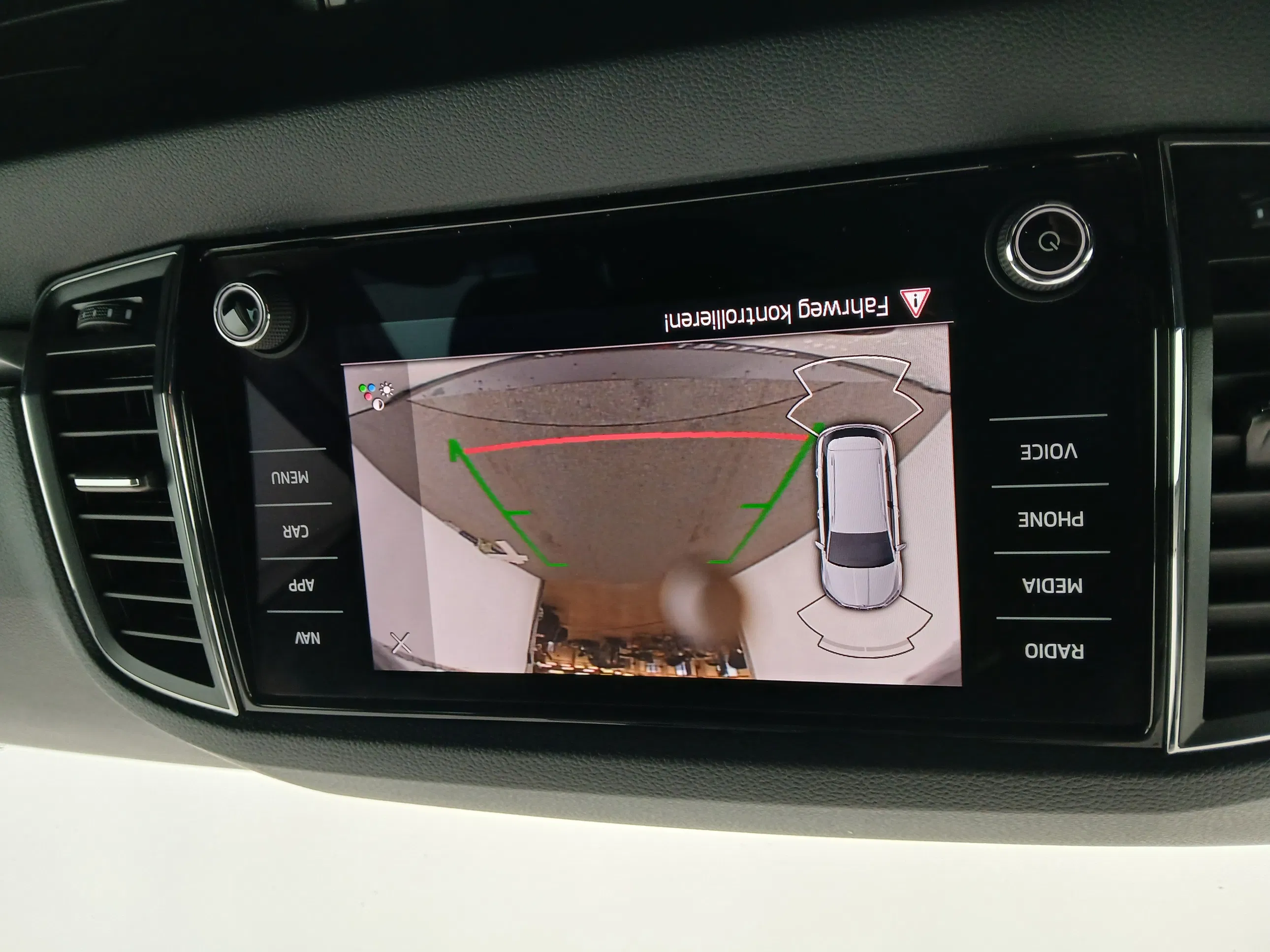 Skoda Karoq 2.0 TDI Ambition | Bild 26 von 31