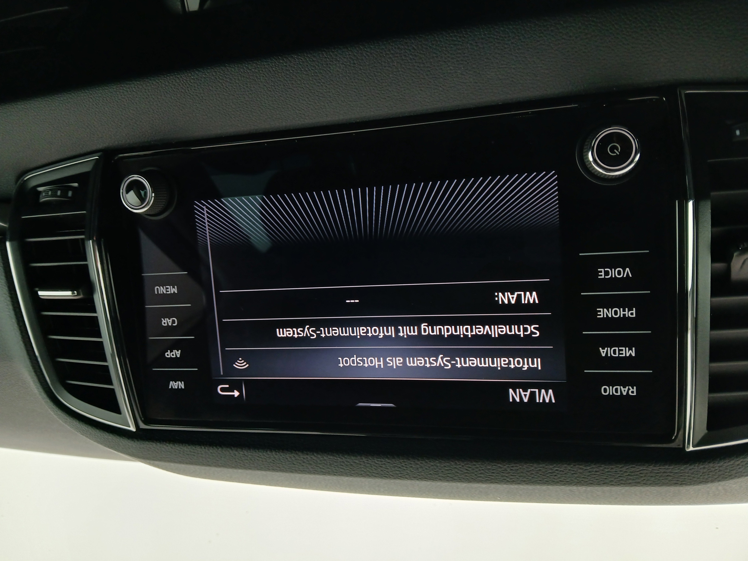 Skoda Karoq 2.0 TDI Ambition | Bild 27 von 31