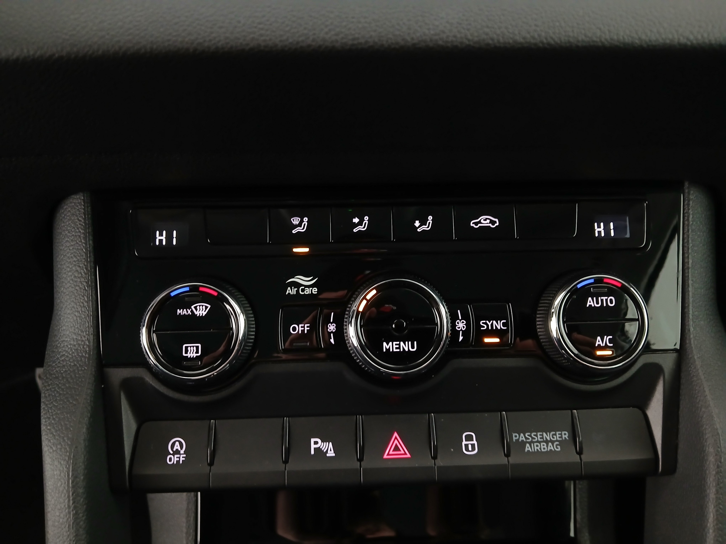 Skoda Karoq 2.0 TDI Ambition | Bild 28 von 31