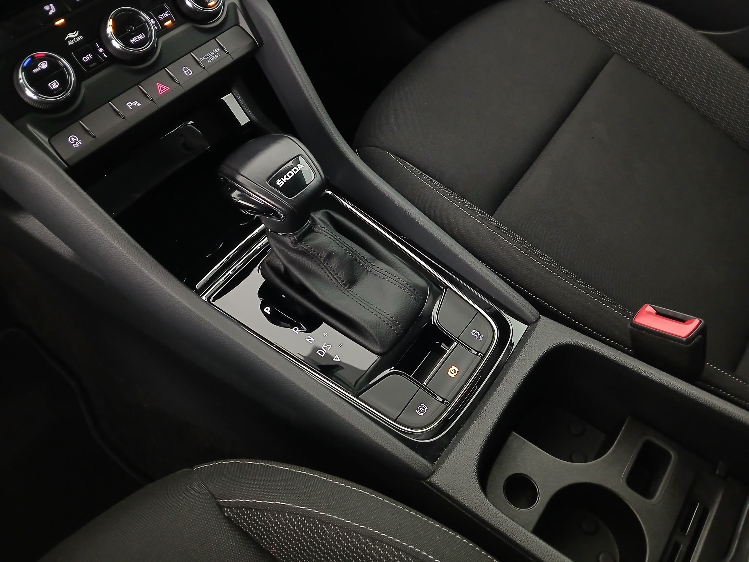 Skoda Karoq 2.0 TDI Ambition | Bild 29 von 31