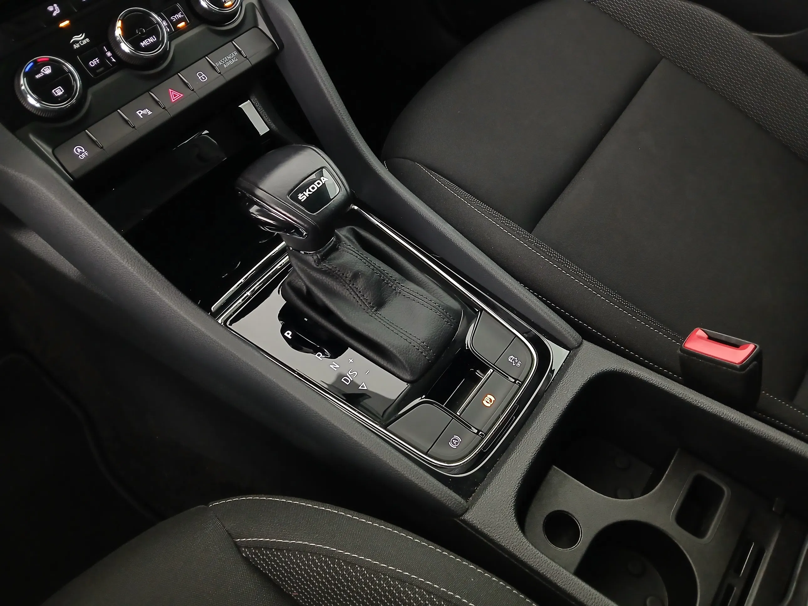 Skoda Karoq 2.0 TDI Ambition | Bild 29 von 31