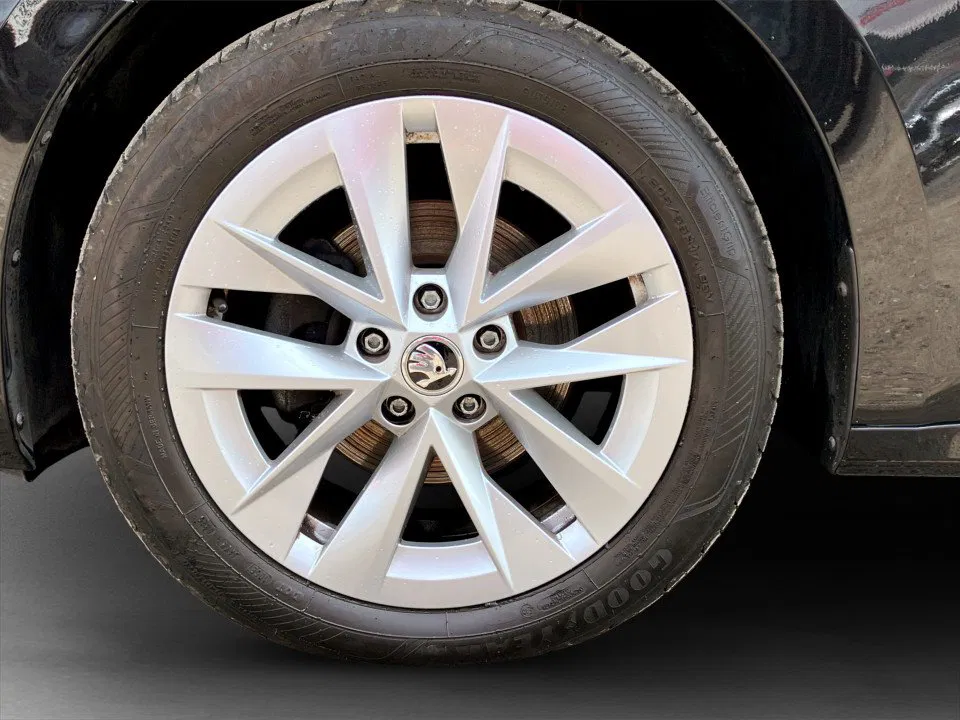 Skoda Octavia Combi 2.0 TDI Style DSG | Bild 7 von 25