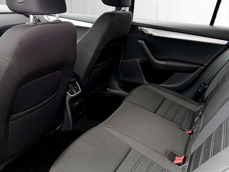 Skoda Octavia Combi 1.6 TDI Ambition | Bild 15 von 20
