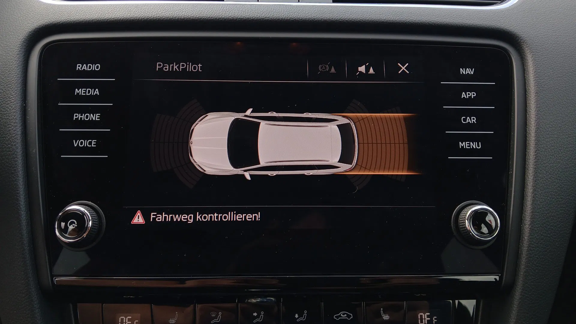 Skoda Octavia Combi 1.6TDI DSG Ambition | Bild 16 von 21