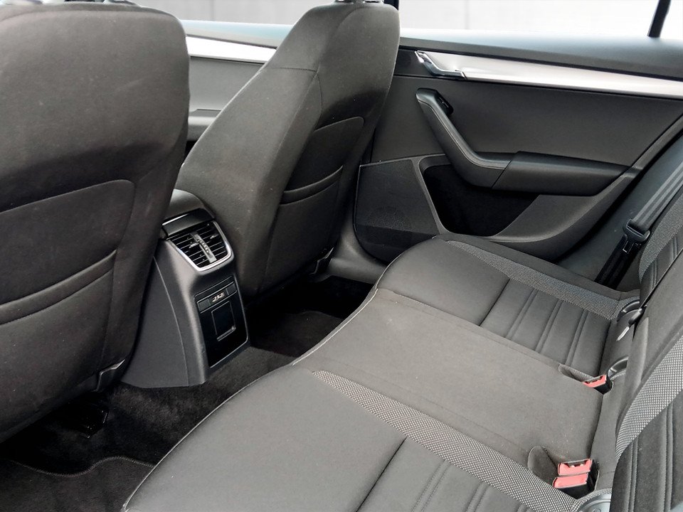 Skoda Octavia Combi 1.6TDI DSG Ambition | Bild 19 von 21