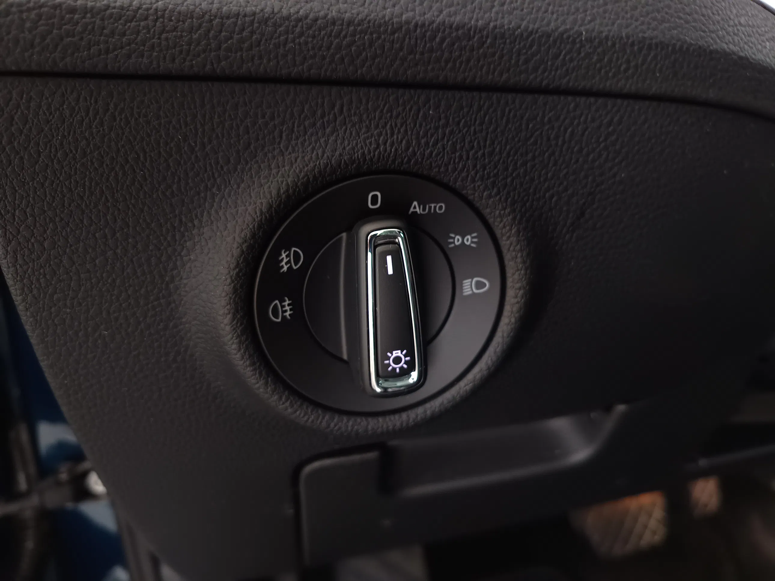 Skoda Superb Combi 1.6 TDI Ambition | Bild 12 von 30