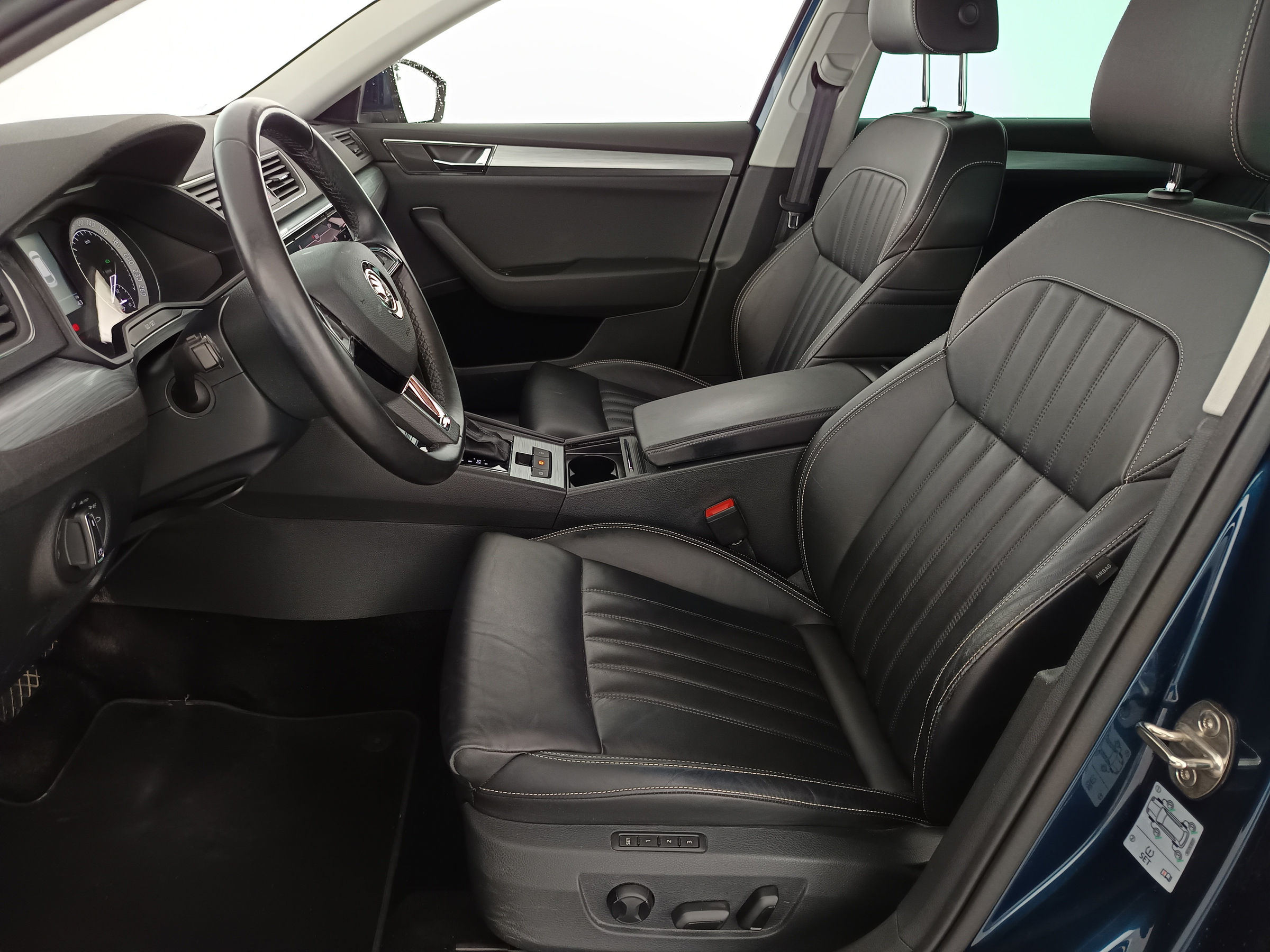 Skoda Superb Combi 1.6 TDI Ambition | Bild 14 von 30