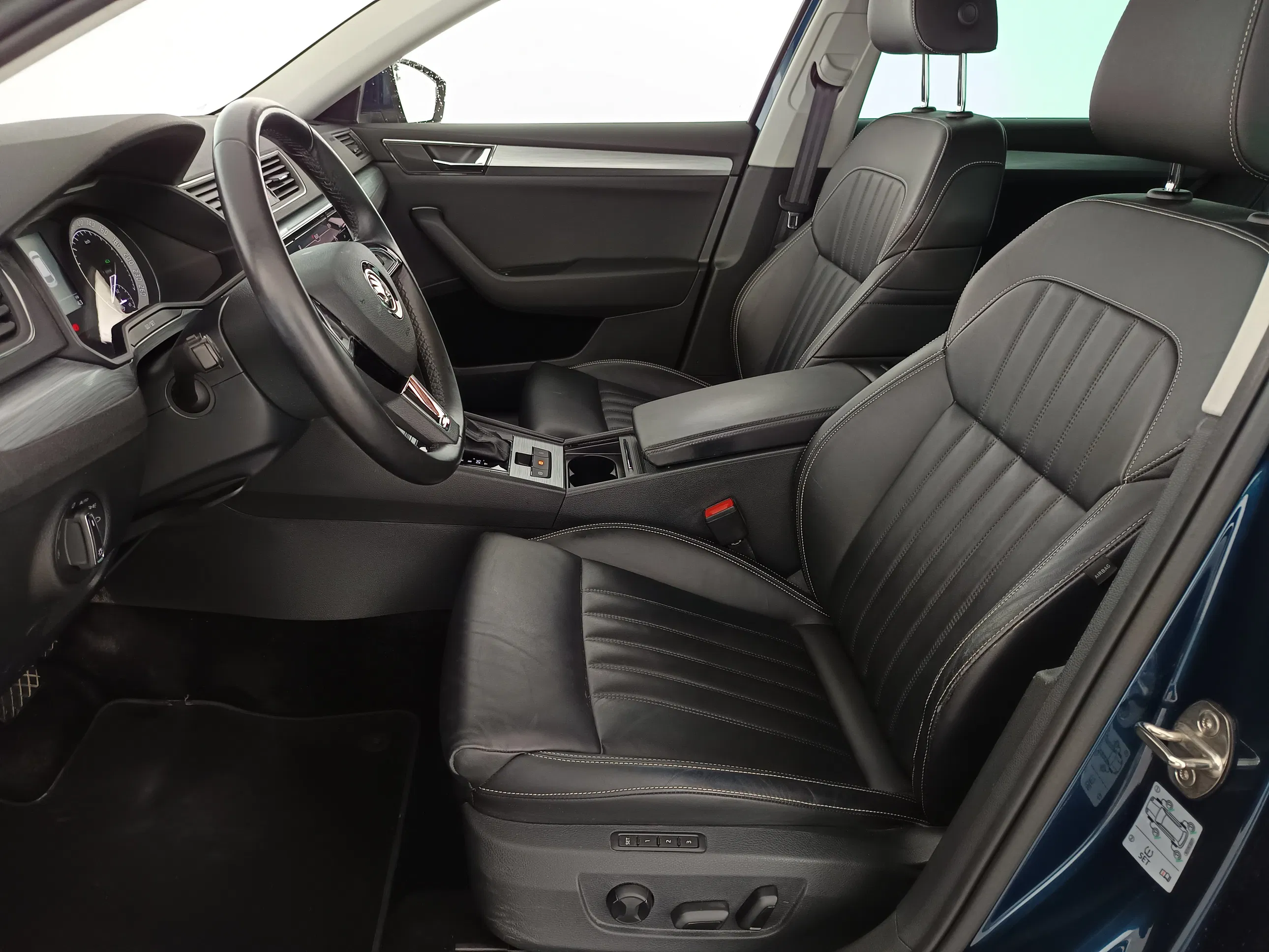 Skoda Superb Combi 1.6 TDI Ambition | Bild 13 von 30