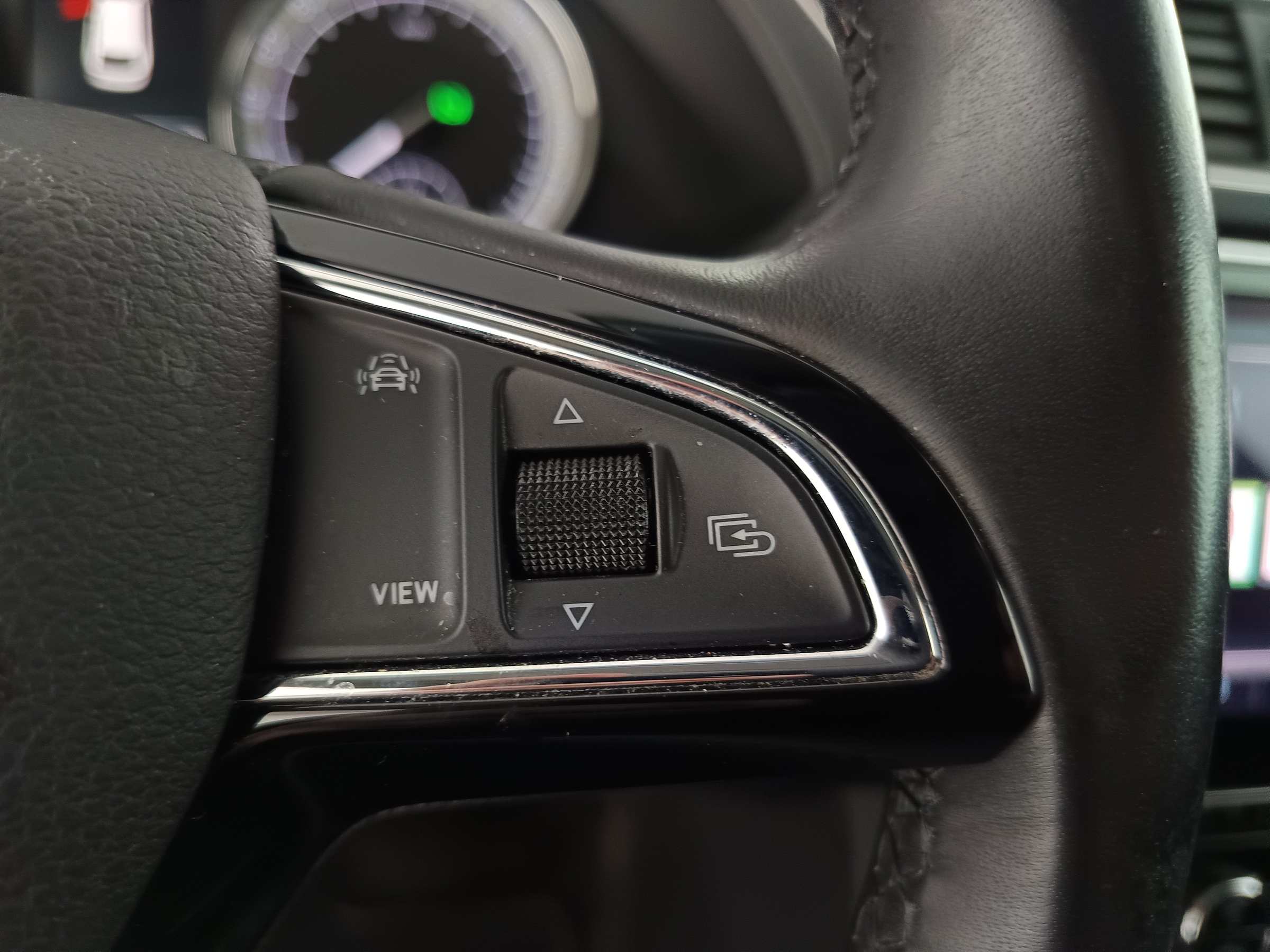 Skoda Superb Combi 1.6 TDI Ambition | Bild 18 von 30