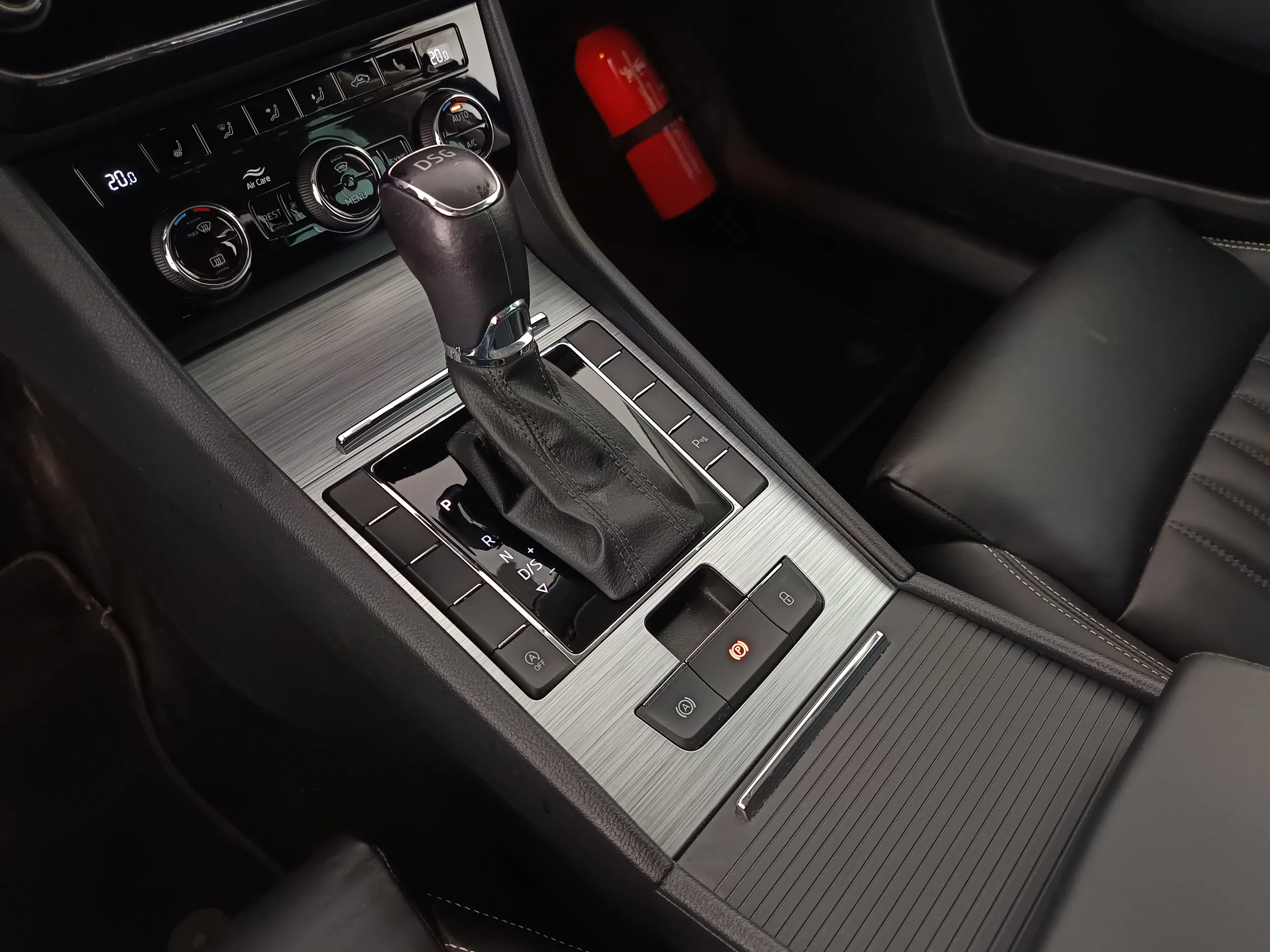 Skoda Superb Combi 1.6 TDI Ambition | Bild 28 von 30