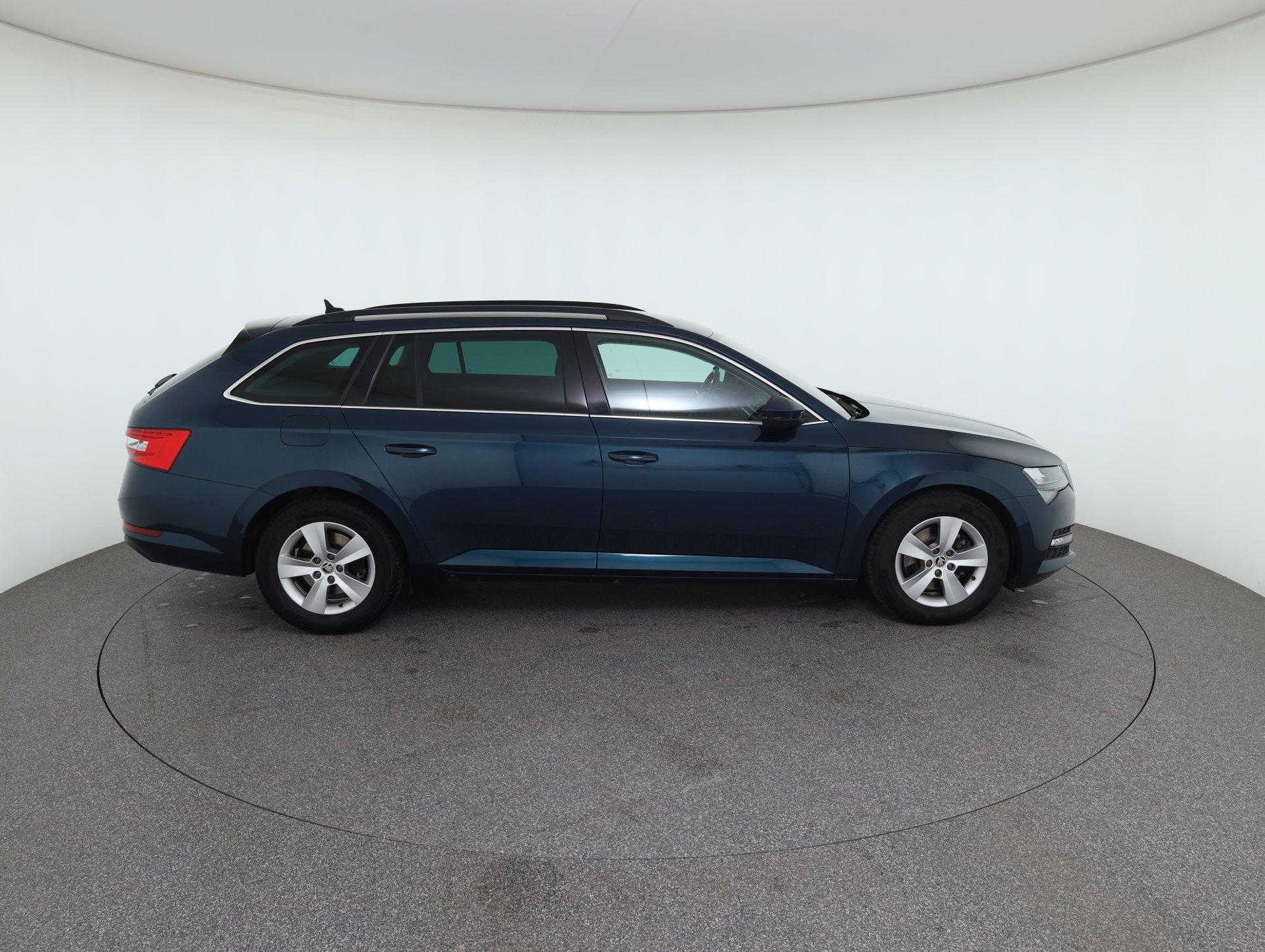 Skoda Superb Combi 1.6 TDI Ambition | Bild 5 von 30