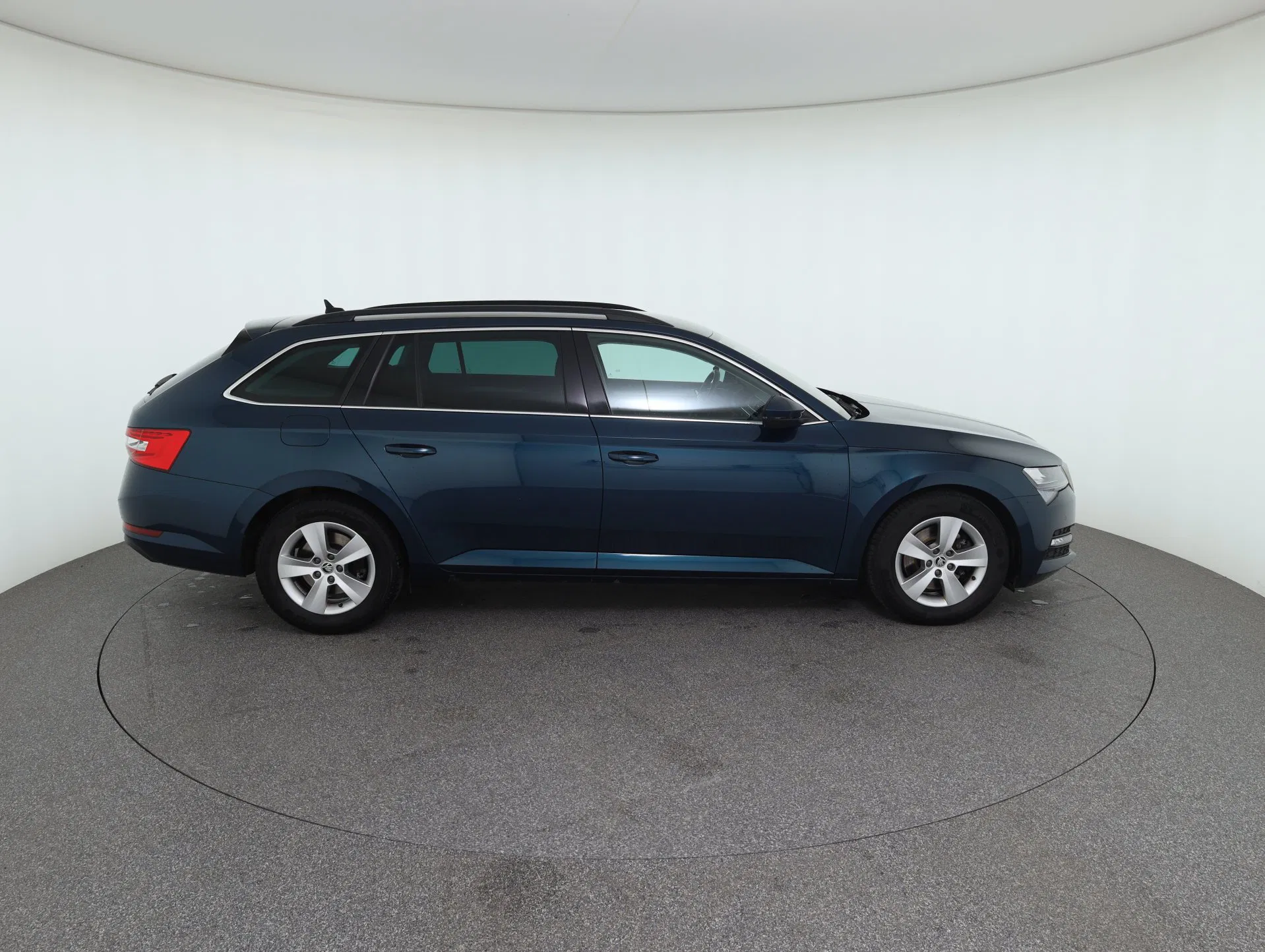 Skoda Superb Combi 1.6 TDI Ambition | Bild 4 von 30