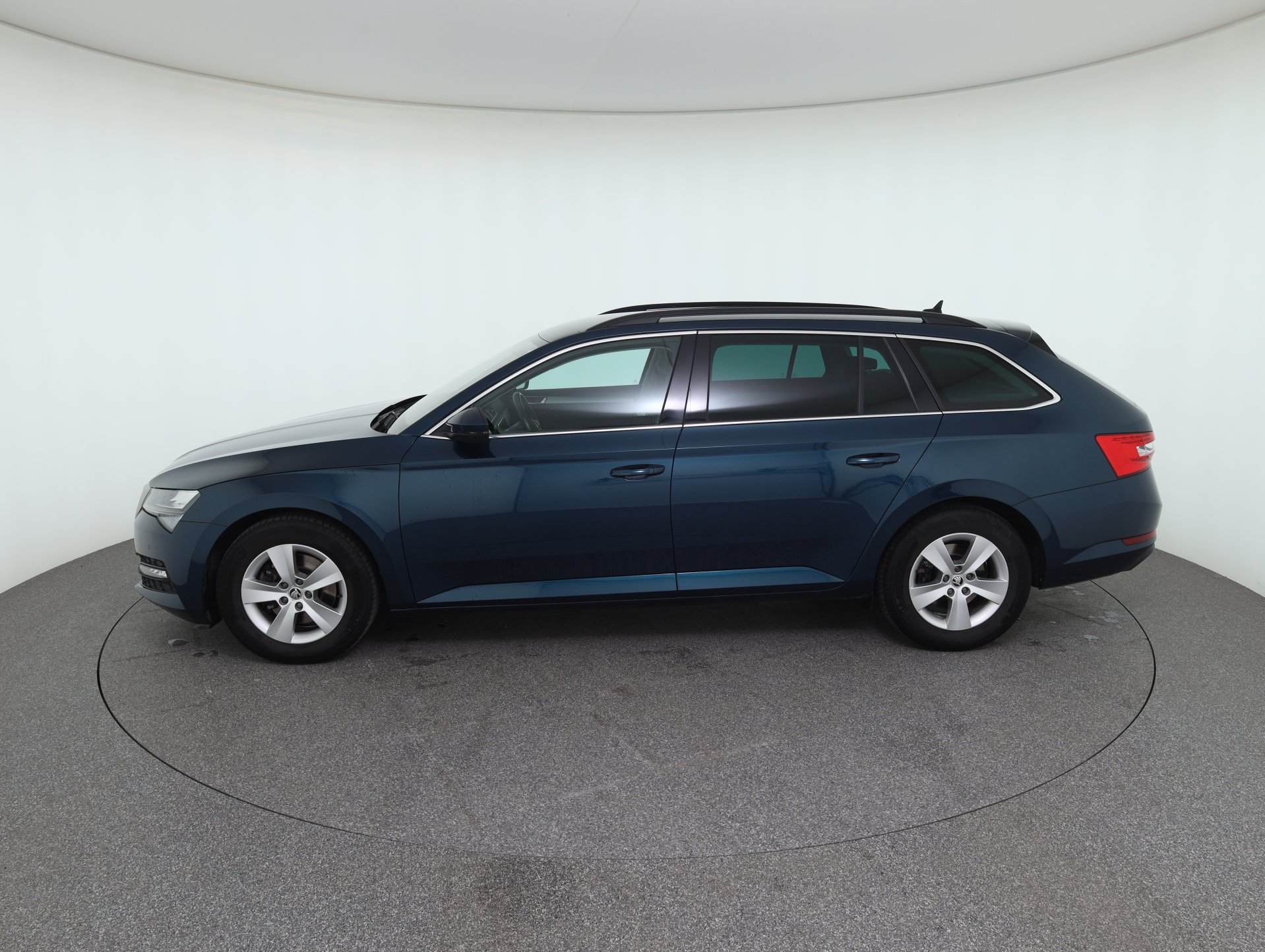 Skoda Superb Combi 1.6 TDI Ambition | Bild 9 von 30