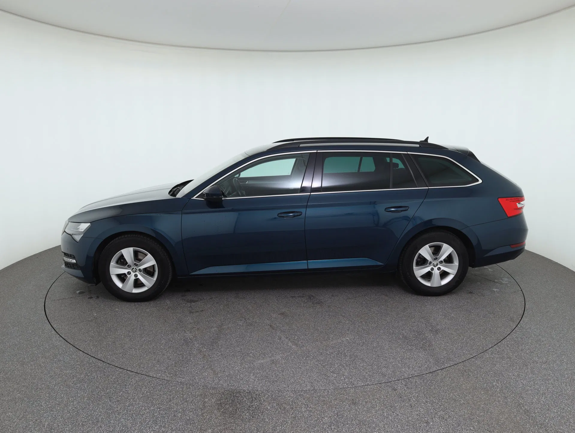 Skoda Superb Combi 1.6 TDI Ambition | Bild 8 von 30