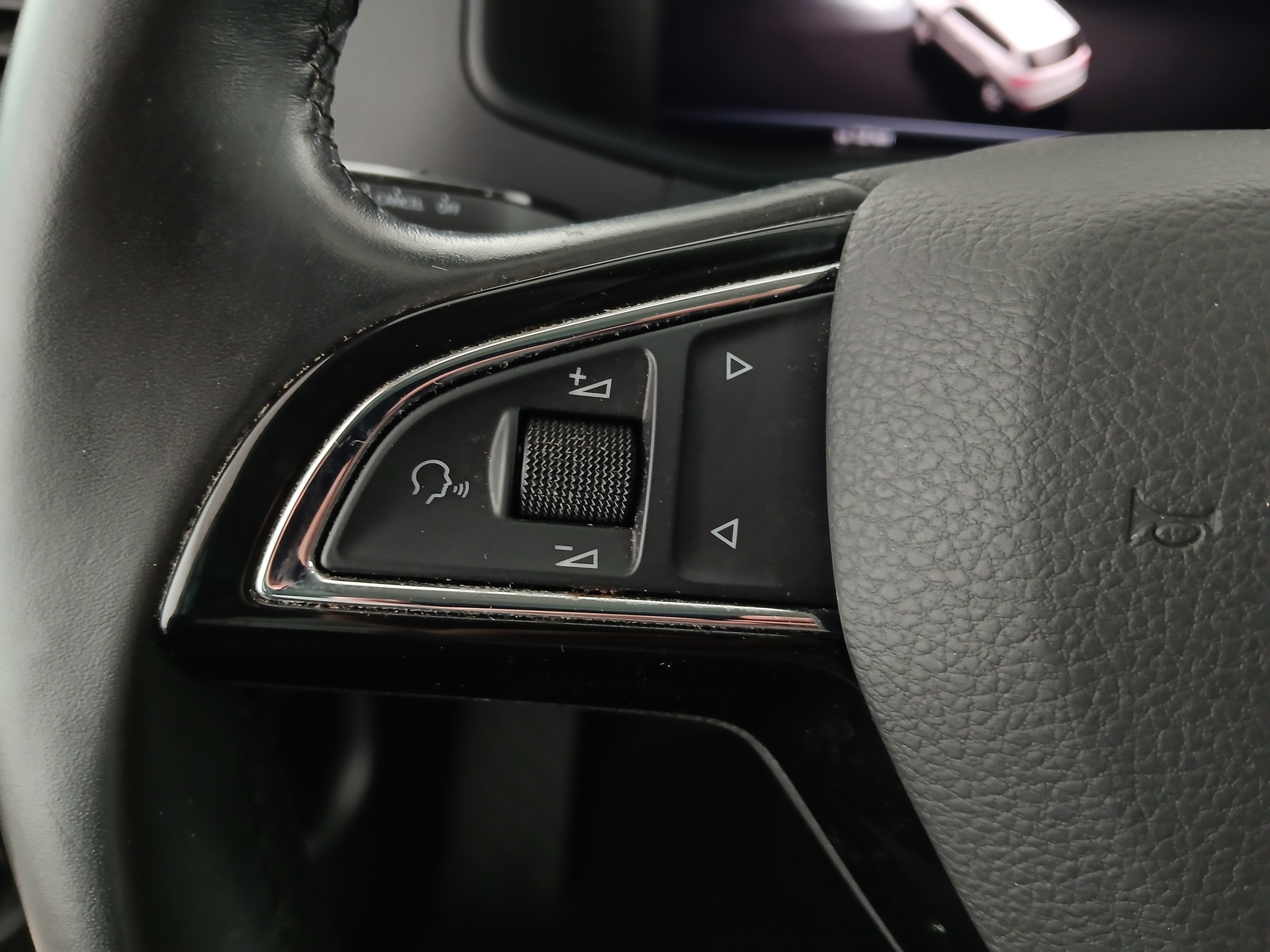 Skoda KAROQ Style Limited TDI DSG | Bild 16 von 29