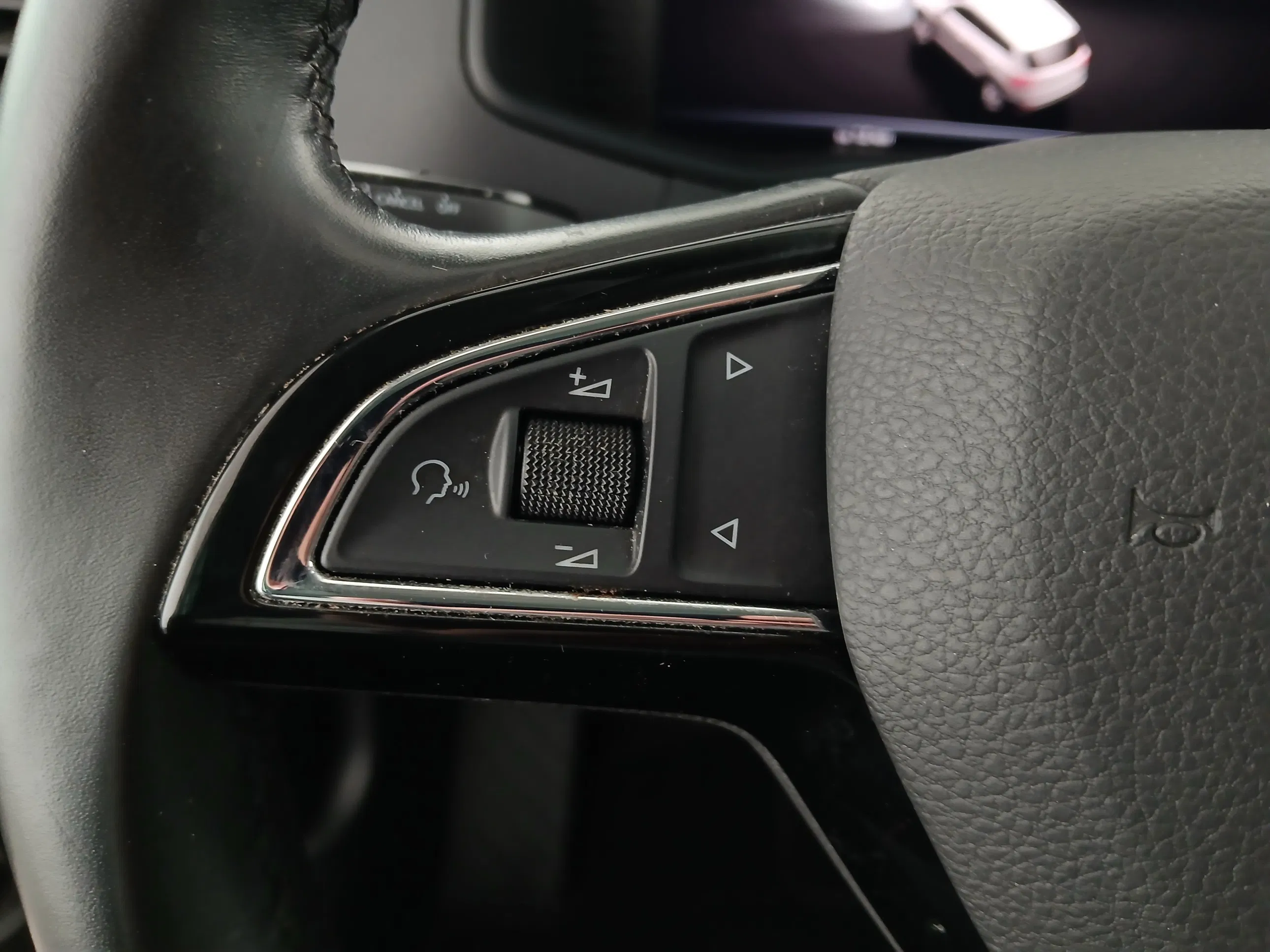 Skoda KAROQ Style Limited TDI DSG | Bild 16 von 29