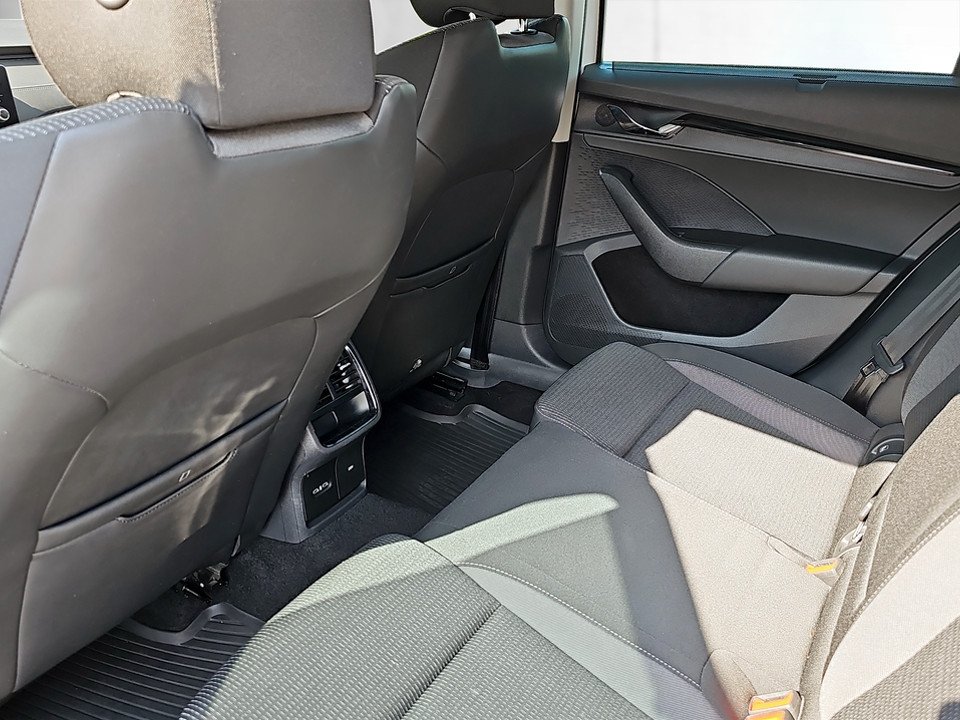 Skoda Octavia Combi 2.0 TDI Business | Bild 10 von 23