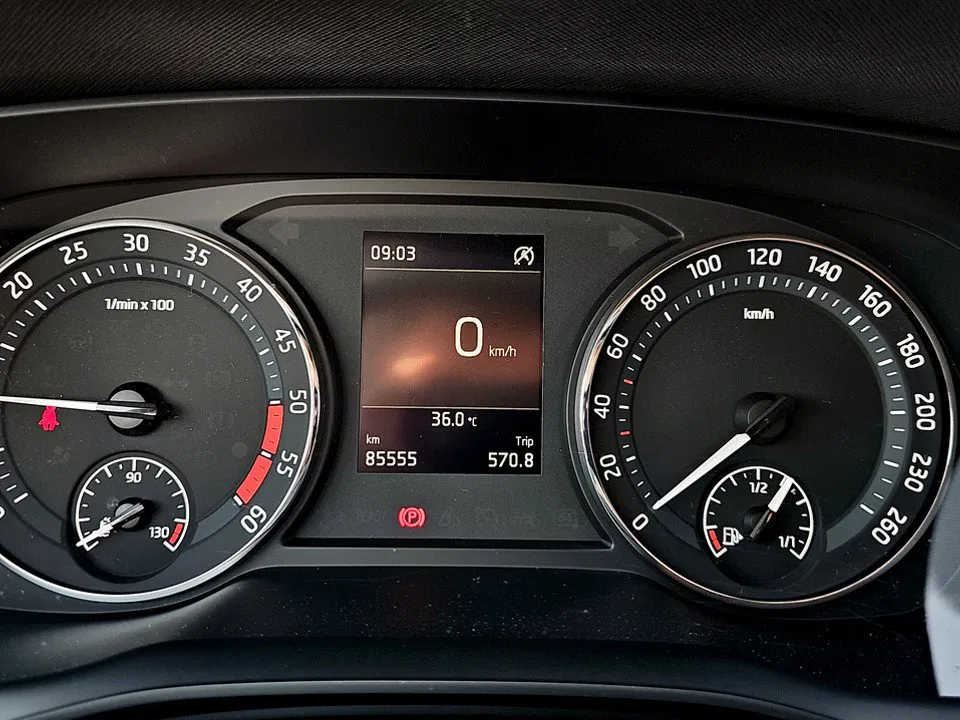 Skoda Octavia Combi 2.0 TDI Business | Bild 19 von 23