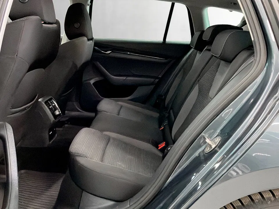 Skoda Octavia Combi 2.0 TDI Business | Bild 17 von 22