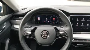 Skoda Octavia Combi 2.0 TDI DSG Style | Thumbnail 12 von 23