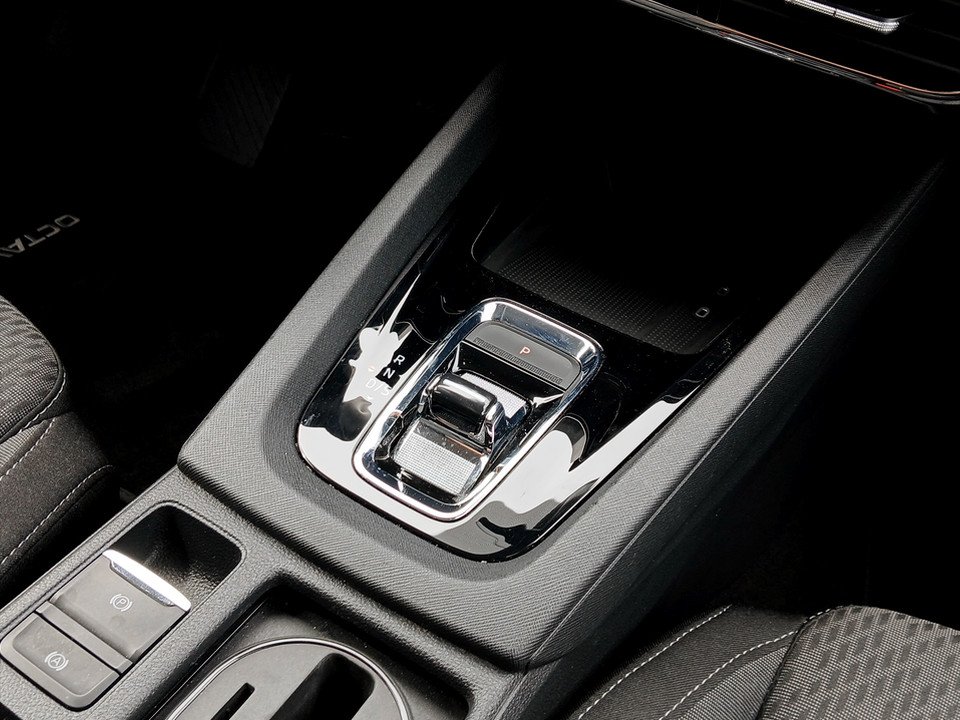 Skoda Octavia Combi 2.0 TDI DSG Style | Bild 19 von 23