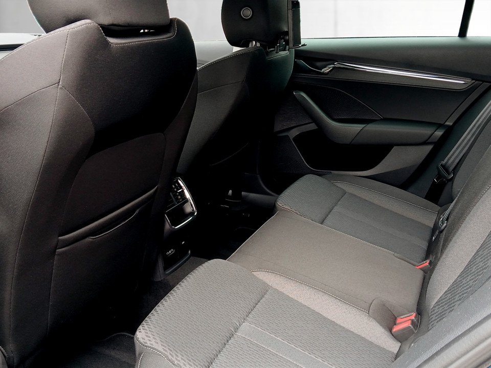 Skoda Octavia Combi 2.0 TDI DSG Style | Bild 20 von 23