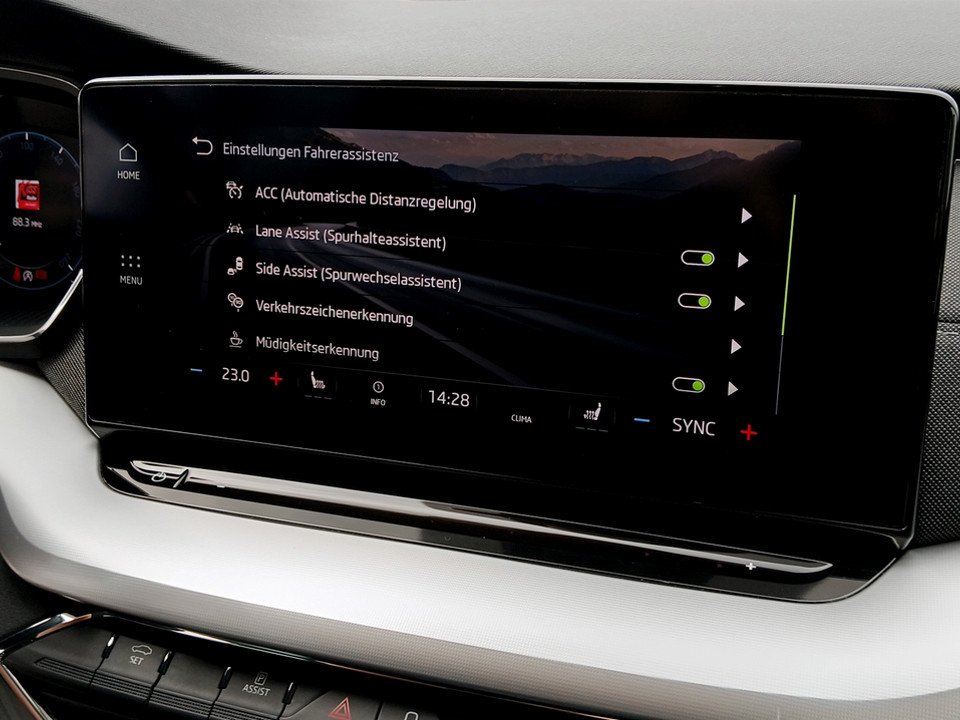 Skoda Octavia Combi 2.0 TDI DSG Style | Bild 18 von 23