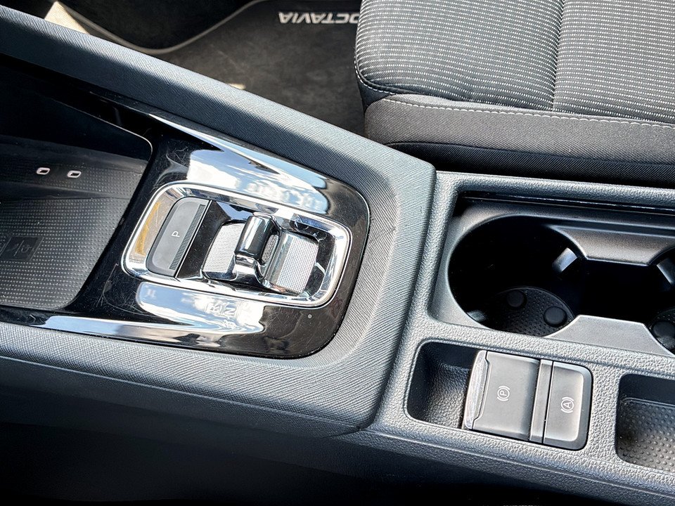Skoda Octavia Combi 2.0 TDI Amb. DSG | Bild 19 von 21