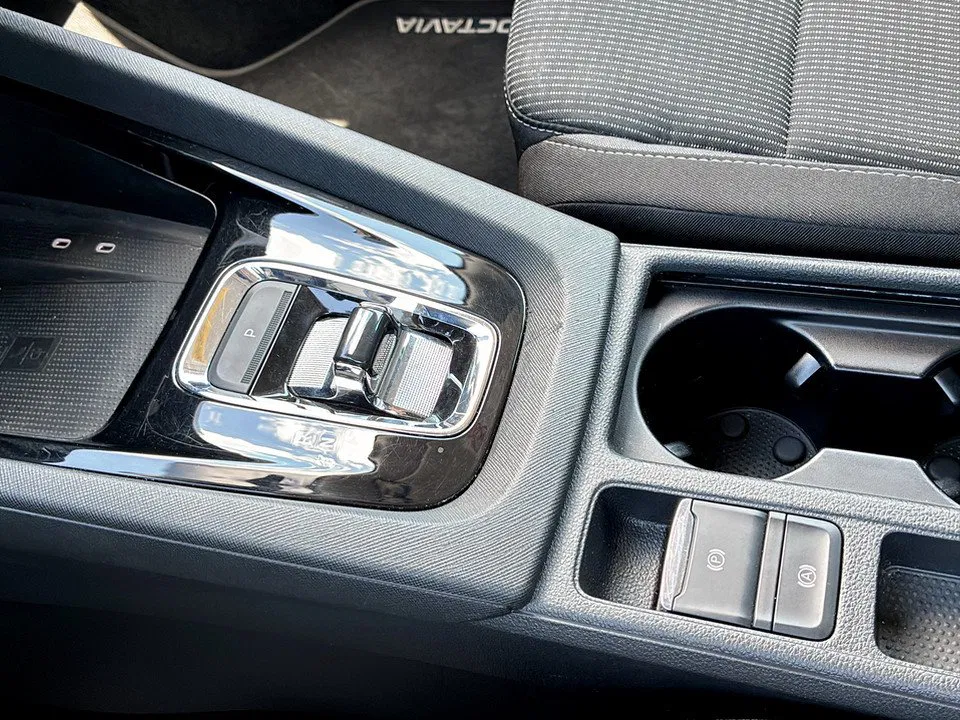 Skoda Octavia Combi 2.0 TDI Amb. DSG | Bild 19 von 21
