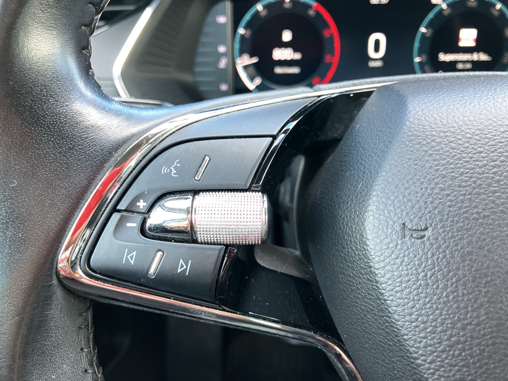 Skoda Octavia Combi 2.0 TDI Business | Bild 14 von 25