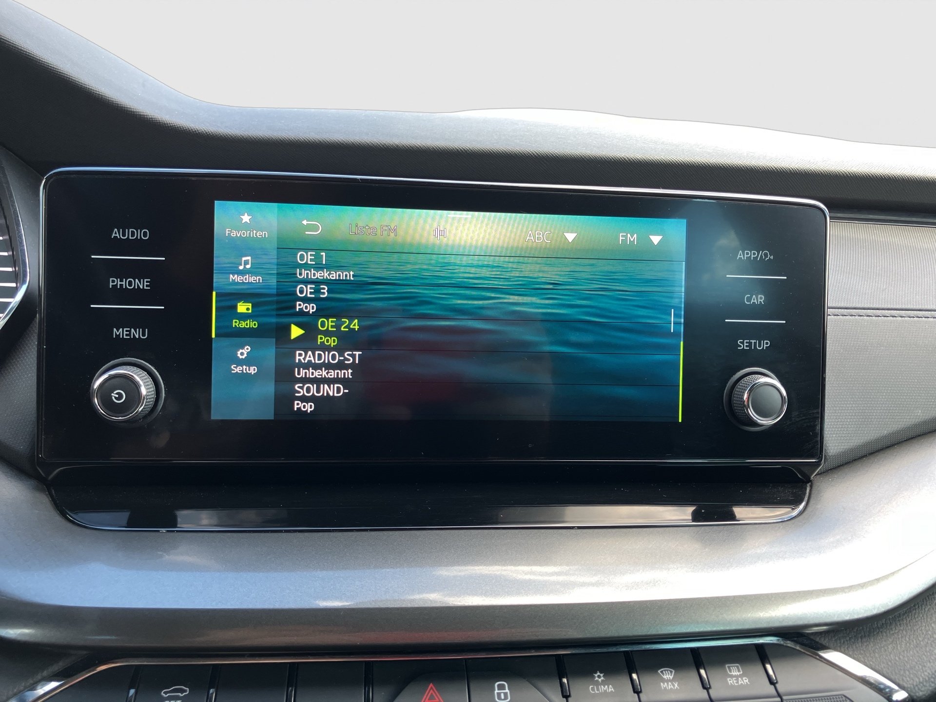 Skoda Octavia Combi 2.0 TDI Business | Bild 16 von 25