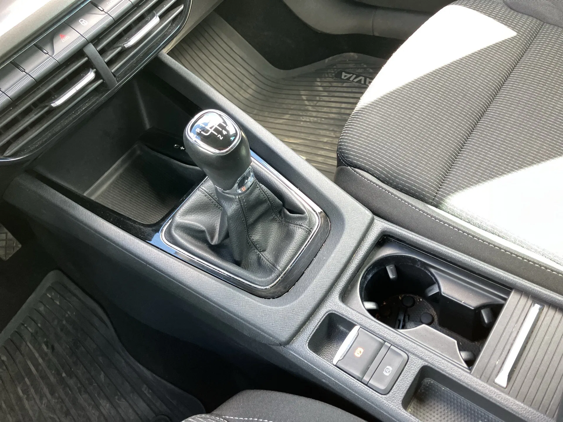 Skoda Octavia Combi 2.0 TDI Business | Bild 19 von 25