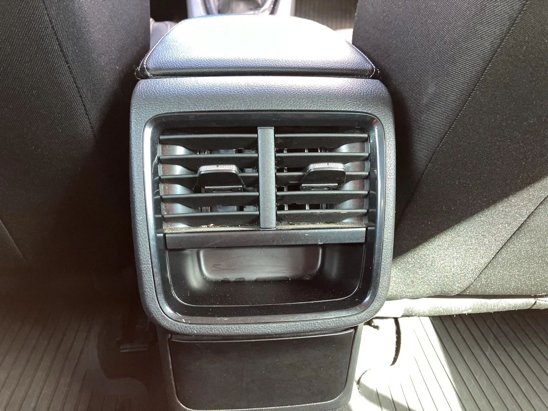 Skoda Octavia Combi 2.0 TDI Business | Bild 21 von 25