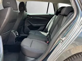 Skoda Octavia Combi 2.0 TDI | Thumbnail 23 von 24