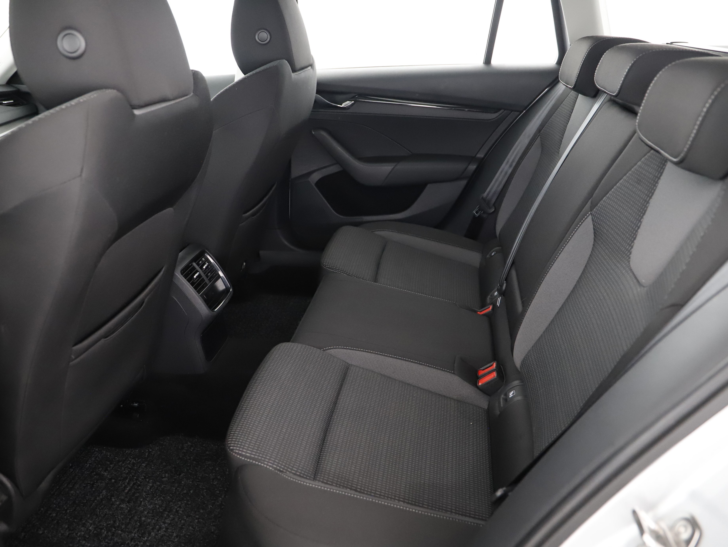 Skoda Octavia Combi 2.0 TDI Ambition | Bild 21 von 31