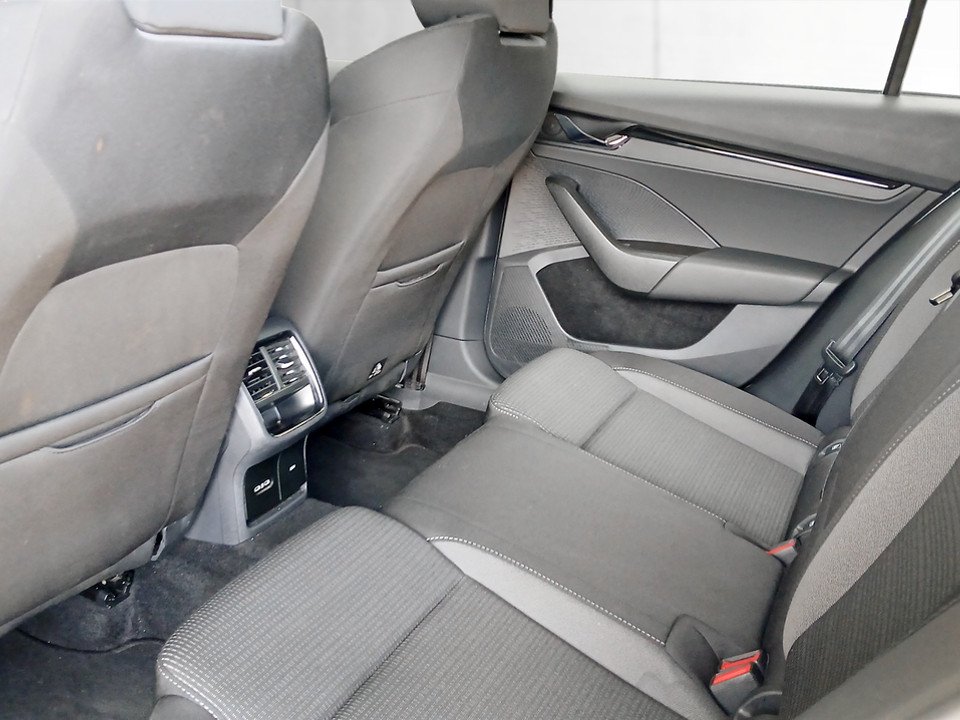 Skoda Octavia Combi 2.0 TDI DSG Ambition | Bild 20 von 22