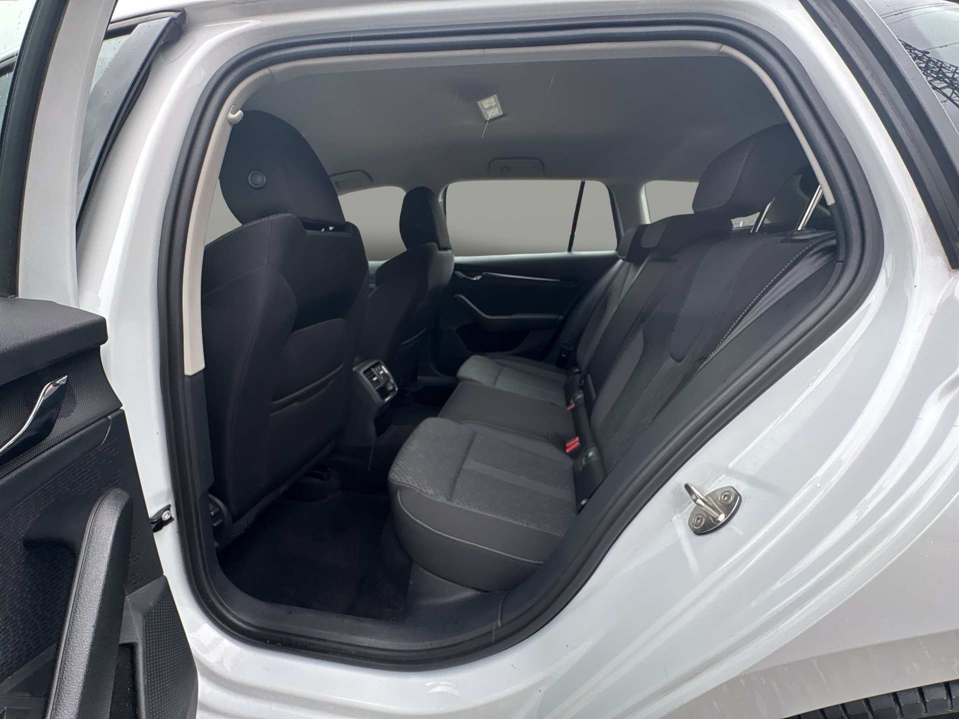 Skoda Octavia Combi 2.0 TDI Ambition | Bild 19 von 24