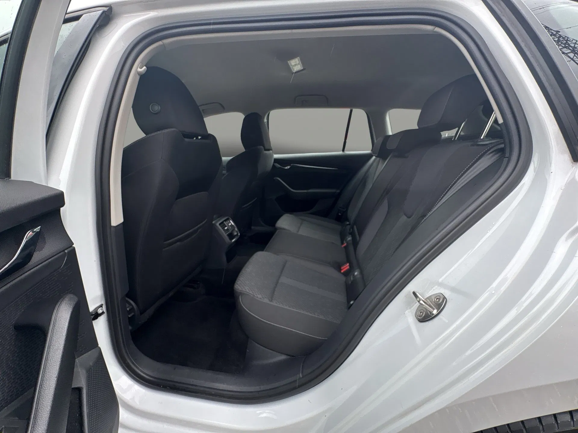 Skoda Octavia Combi 2.0 TDI Ambition | Bild 19 von 24