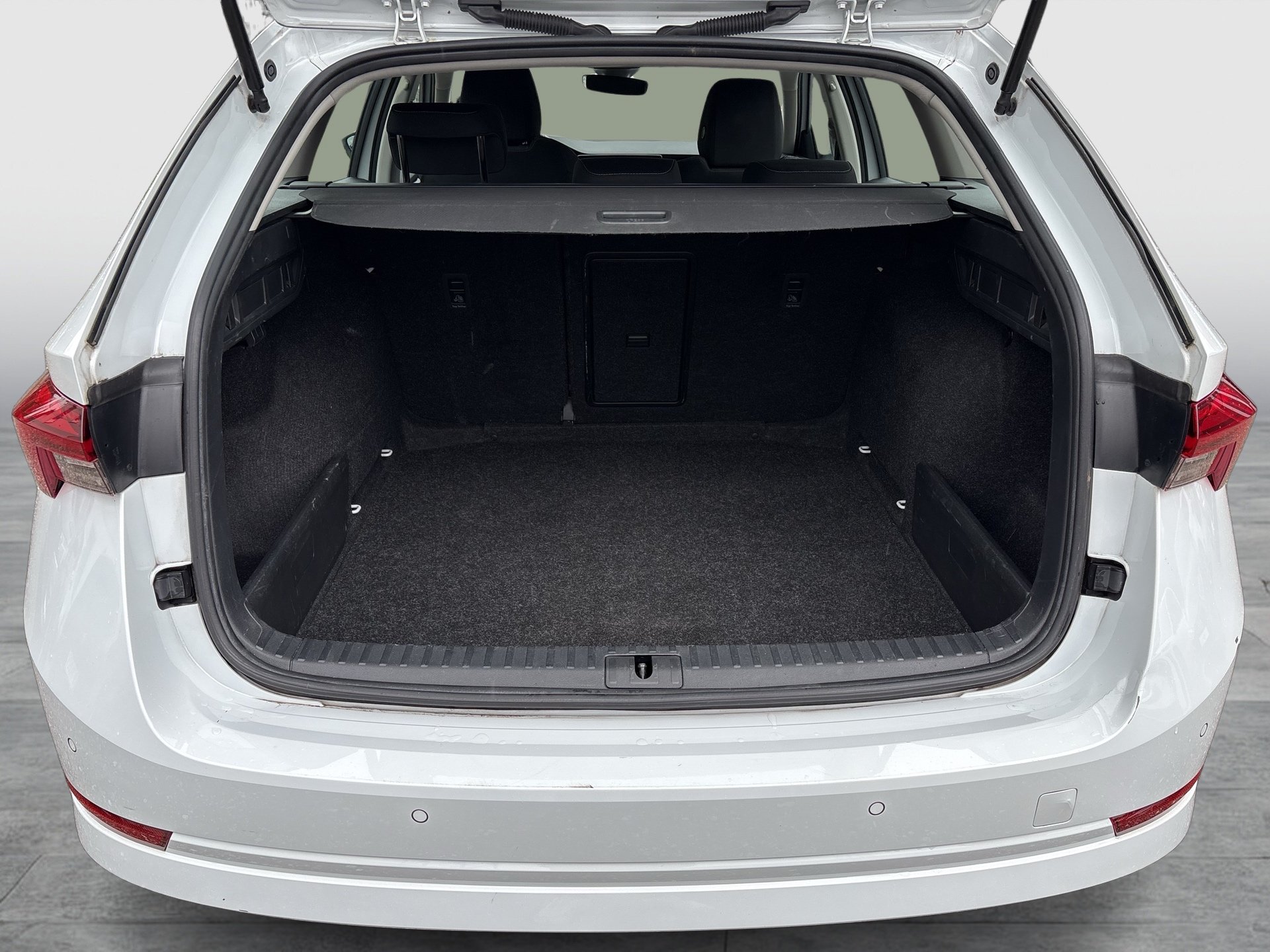 Skoda Octavia Combi 2.0 TDI Ambition | Bild 22 von 24